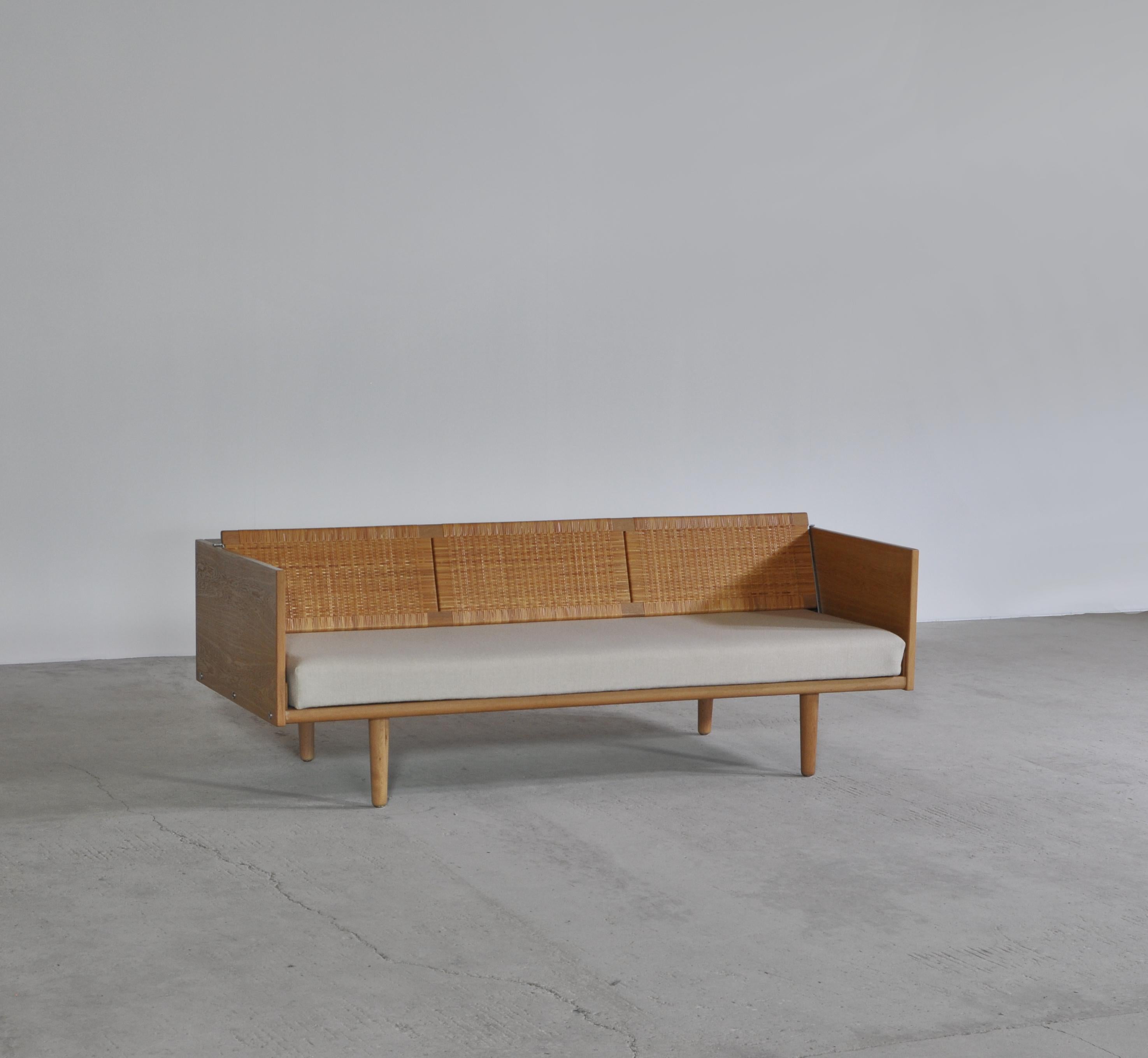 Mid-20th Century Hans J. Wegner 1950s Danish Modern Daybed in Oak and Rattan 