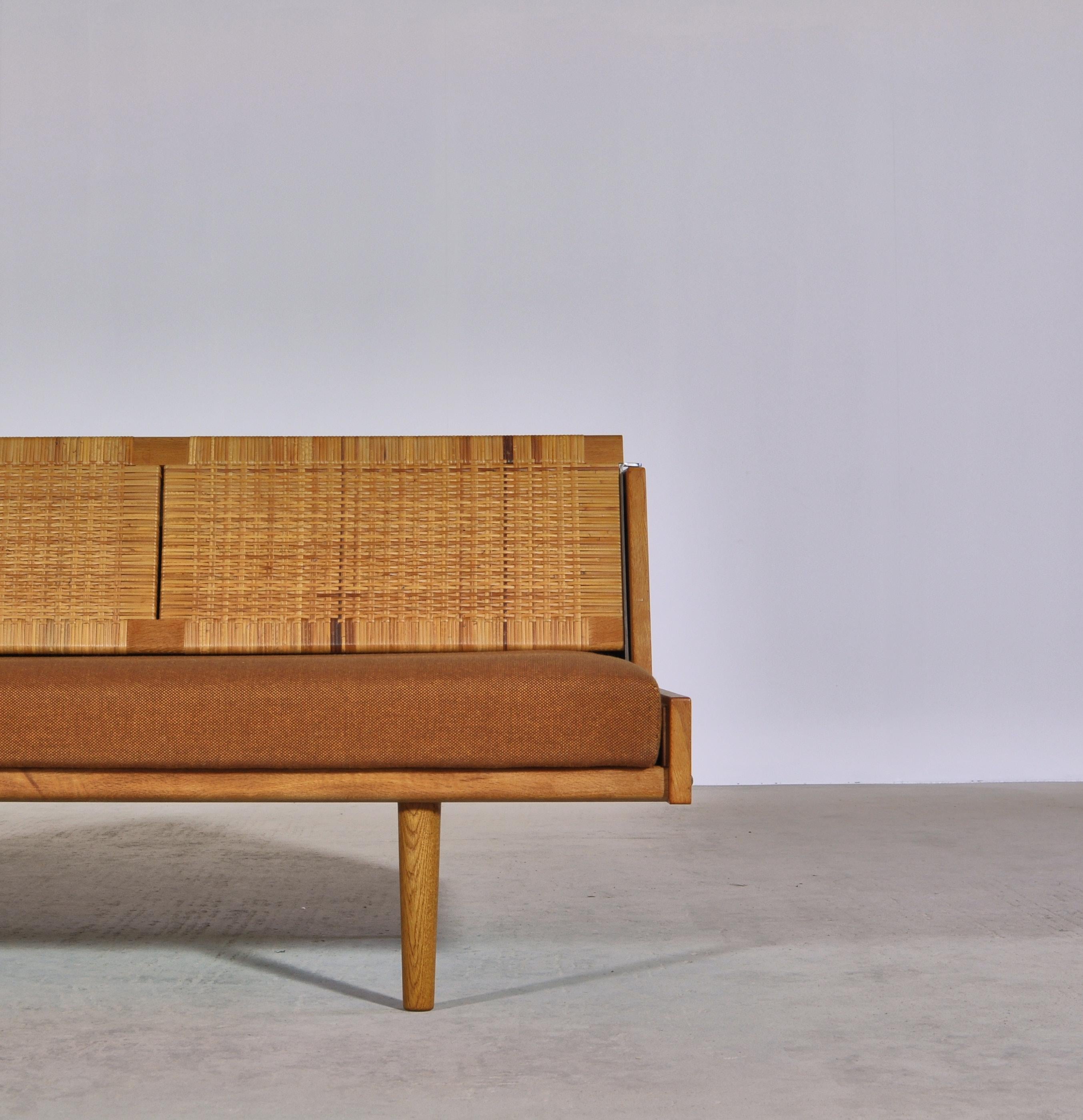 Mid-20th Century Hans J. Wegner 1950s Danish Modern Daybed in Oak and Rattan 