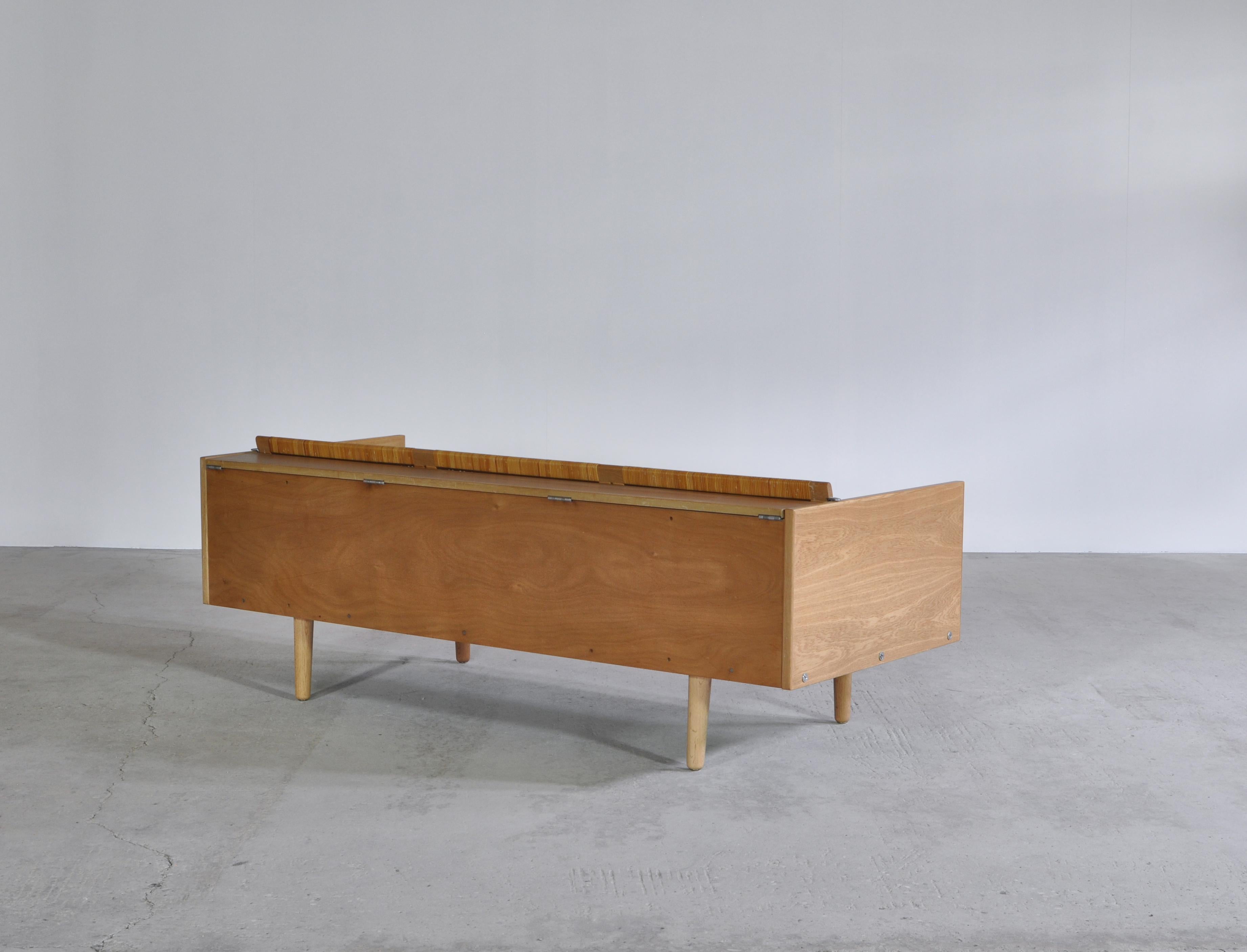 Mid-20th Century Hans J. Wegner 1950s Danish Modern Daybed in Oak and Rattan 