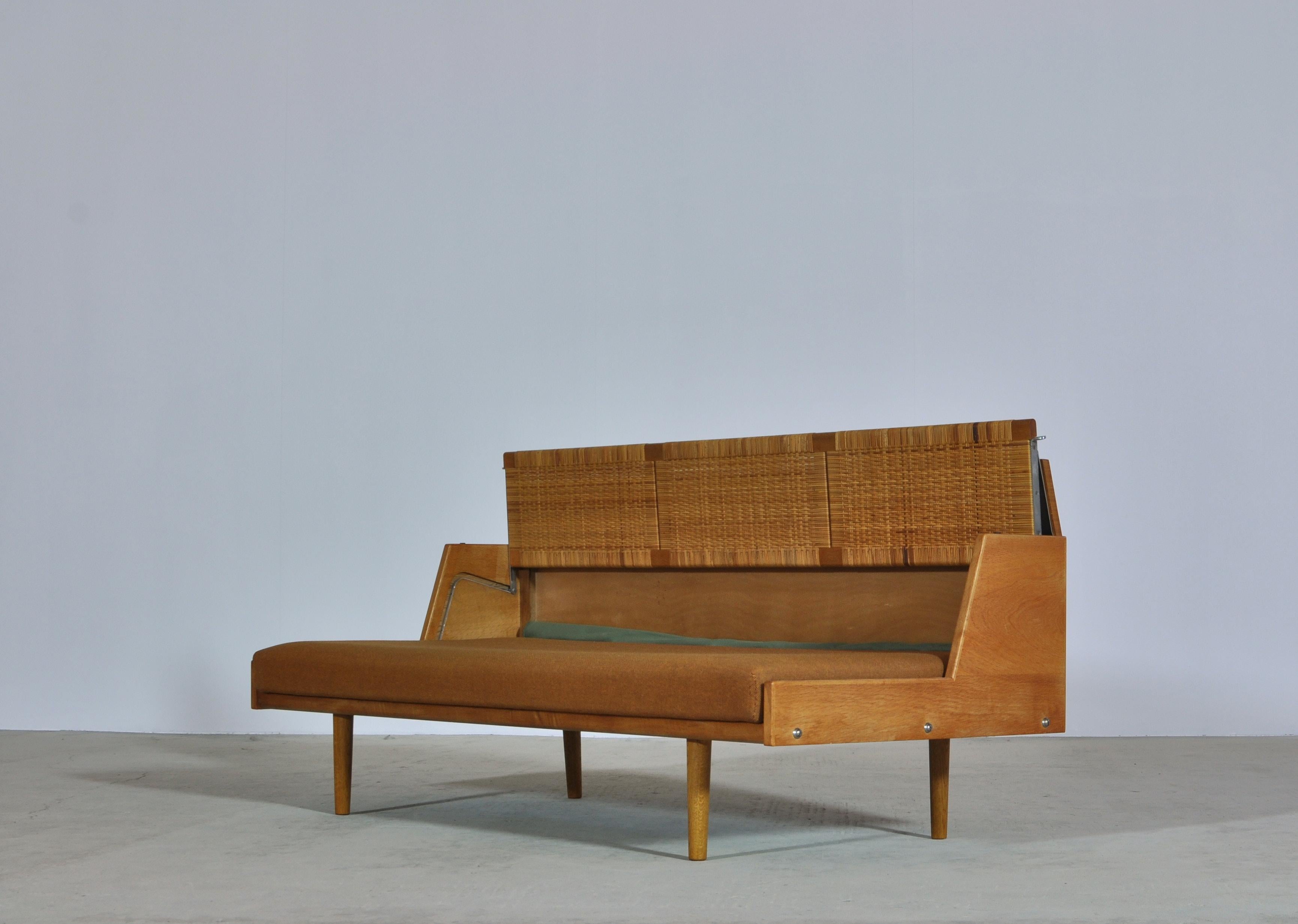 Hans J. Wegner 1950s Danish Modern Daybed in Oak and Rattan 