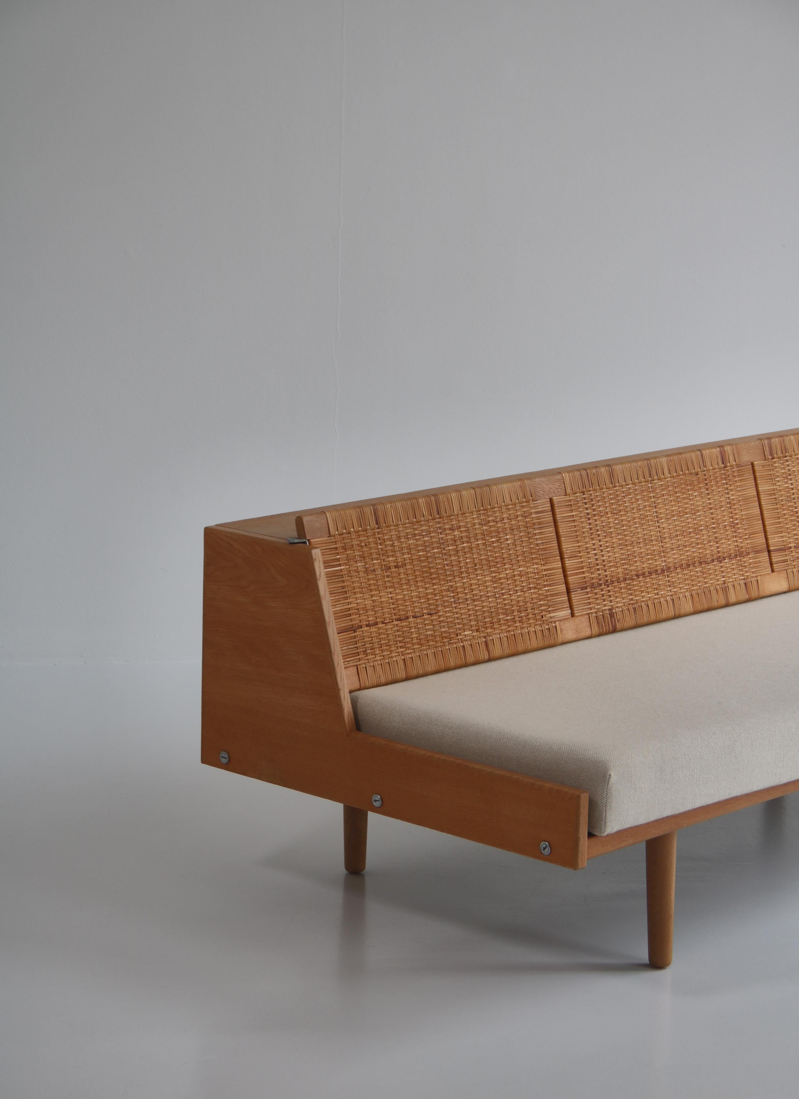 Mid-20th Century Hans J. Wegner 1950s Danish Modern Daybed in Oak and Rattan 