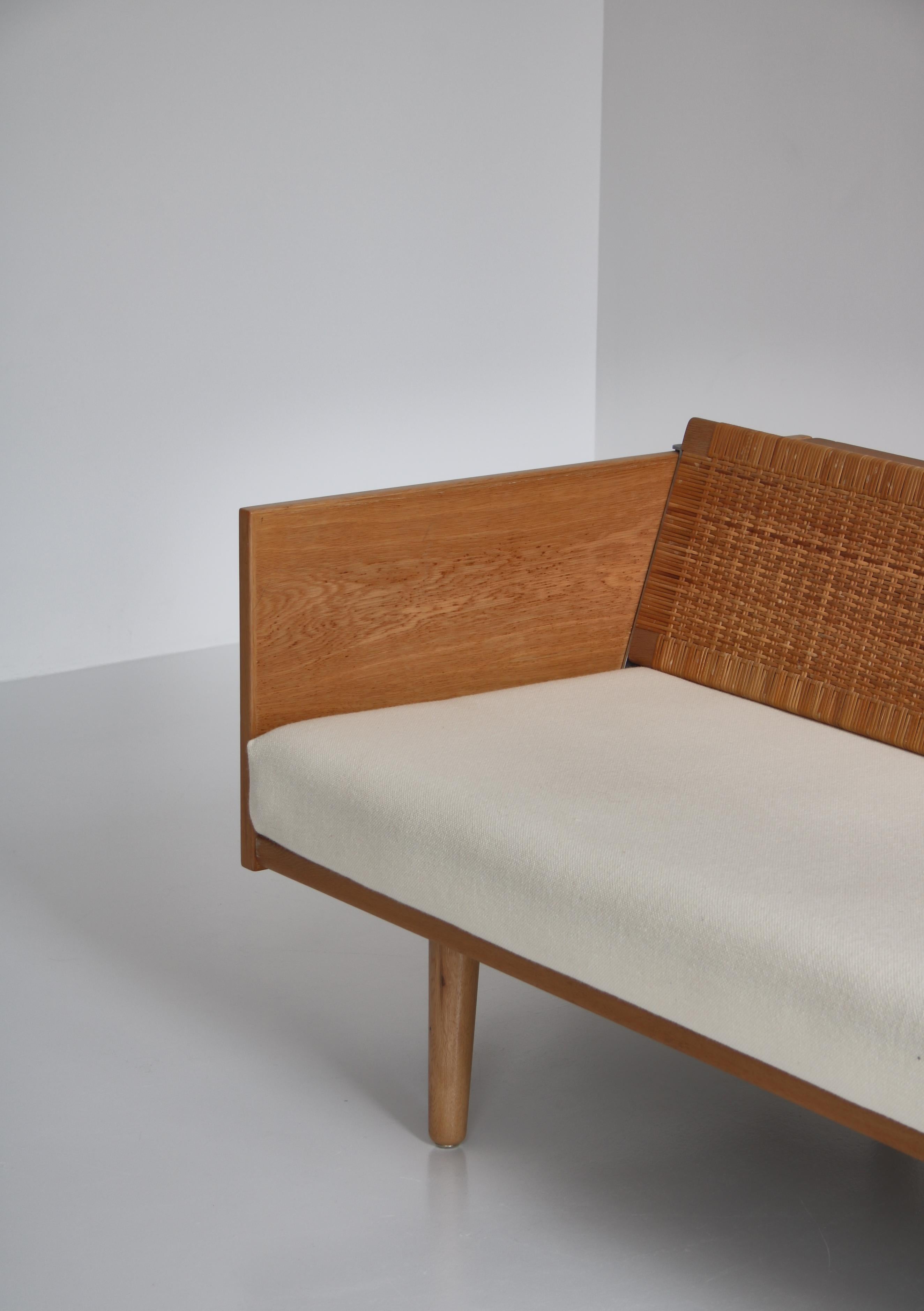 Hans J. Wegner 1950s Danish Modern Daybed in Oak and Rattan "GE7" Made