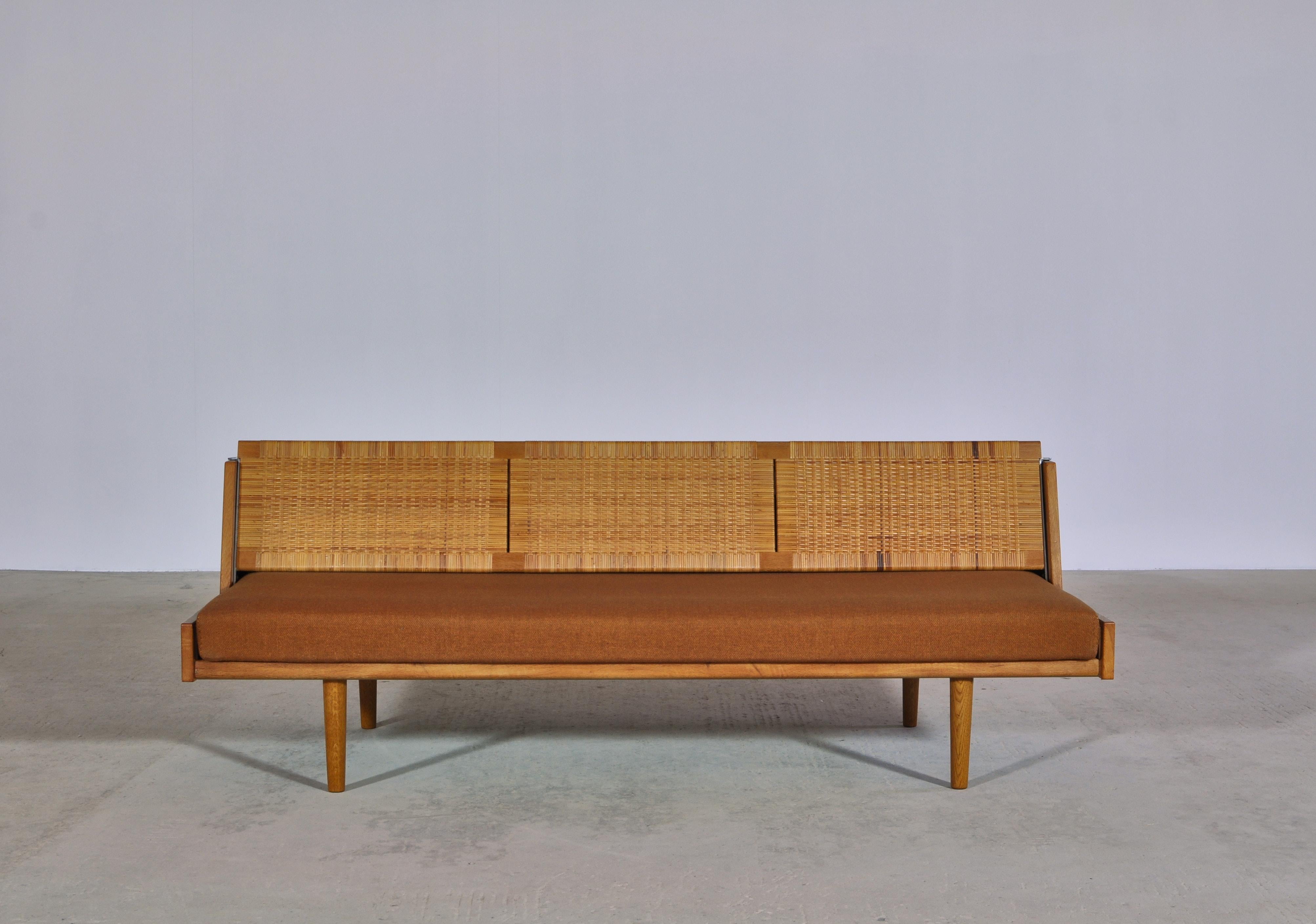 Hans J. Wegner 1950s Danish Modern Daybed in Oak and Rattan 