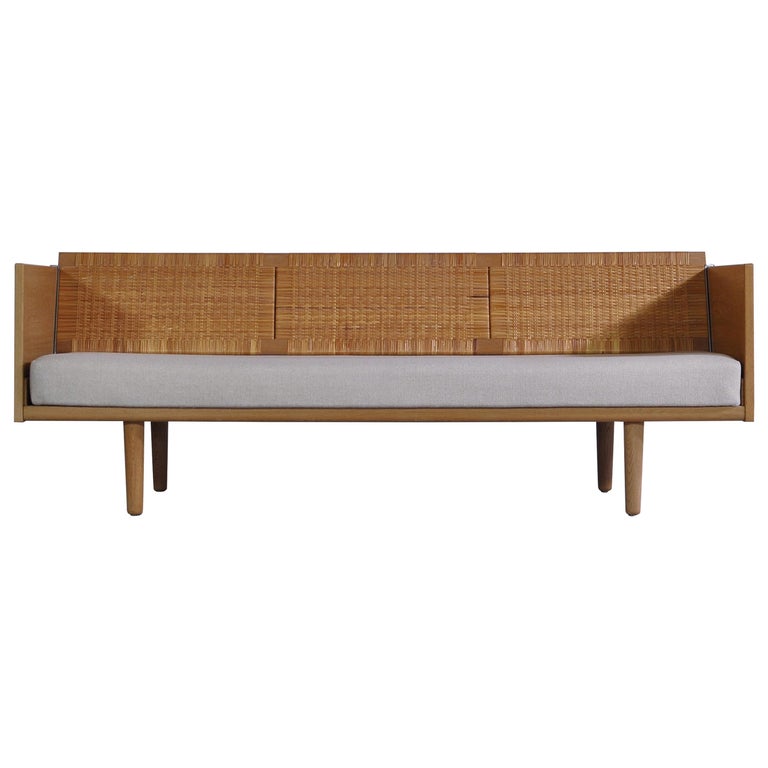 Hans J Wegner 1950s Danish Modern Daybed In Oak And Rattan Ge7 Made At Getama At 1stdibs