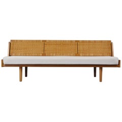 Hans J. Wegner 1950s Danish Modern Daybed en chêne et rotin "GE7" Made at GETAMA