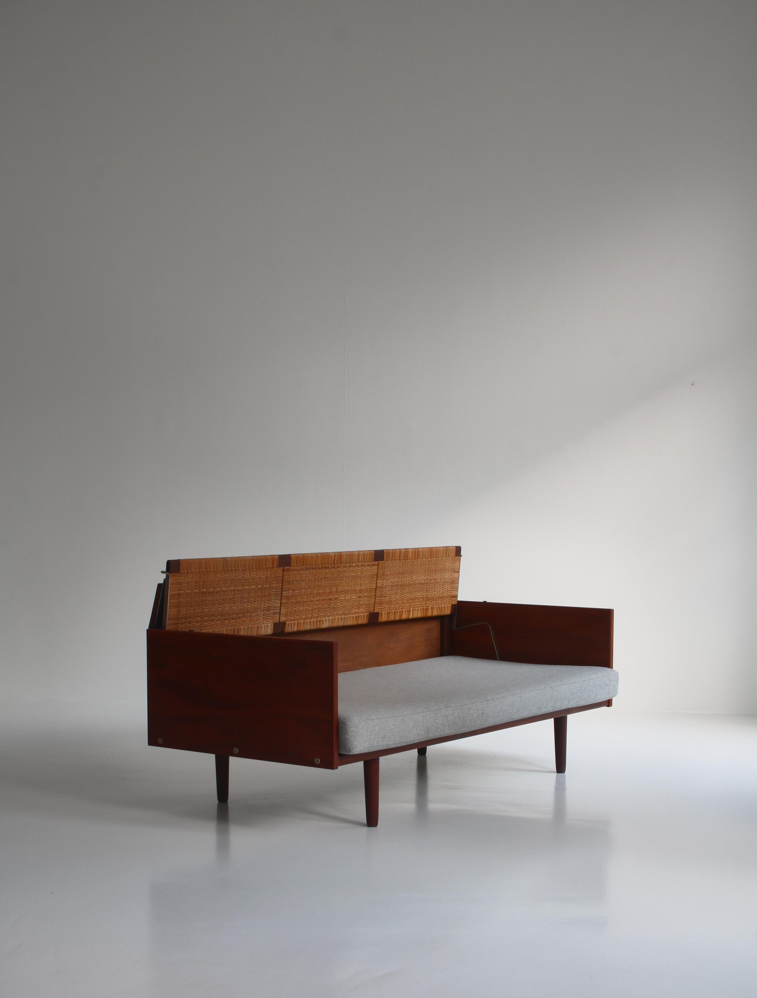 Hans J. Wegner 1950s Danish Modern Daybed in Teakwood and Rattan "GE7