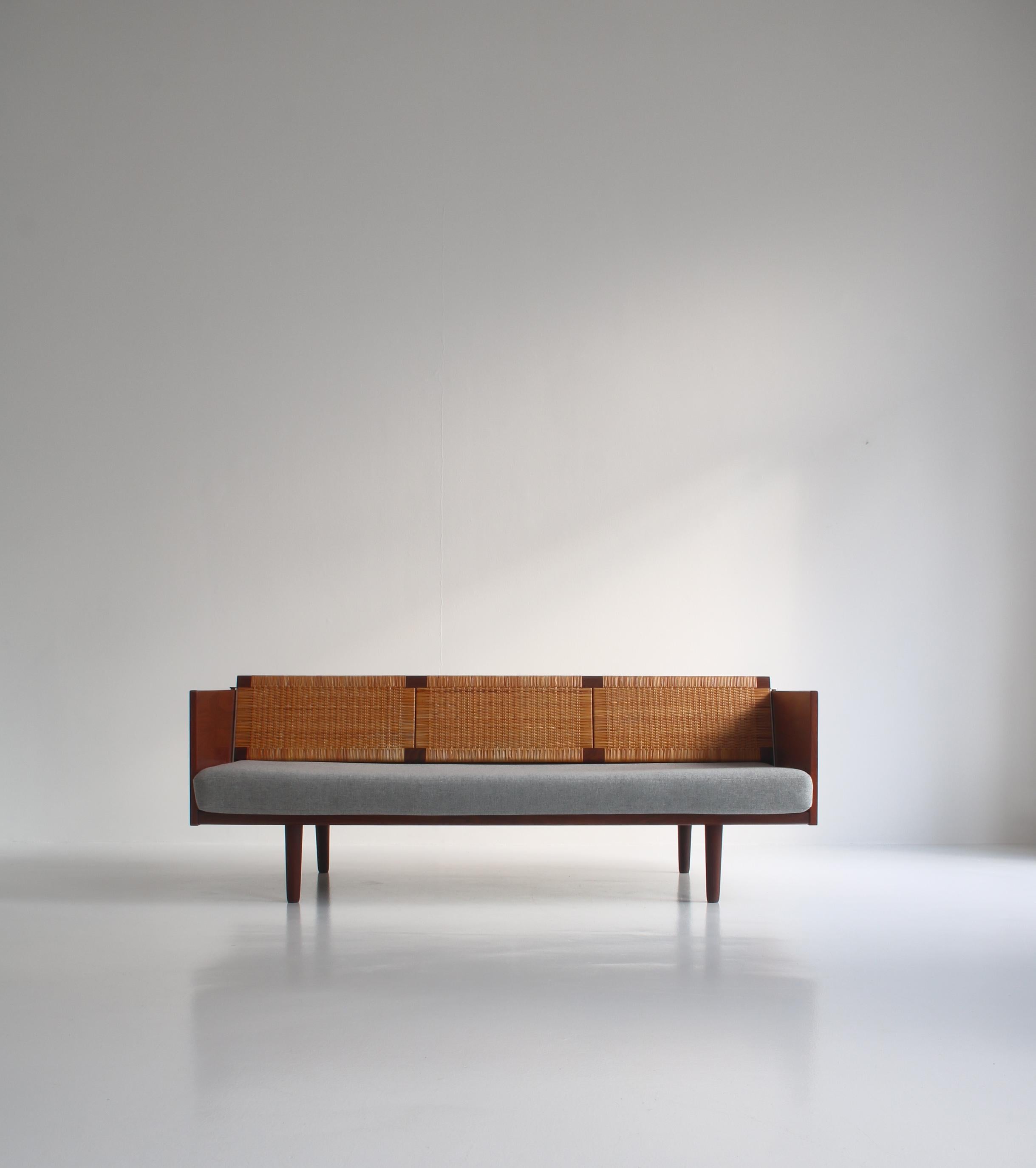 Hans J. Wegner 1950s Danish Modern Daybed in Teakwood and Rattan "GE7