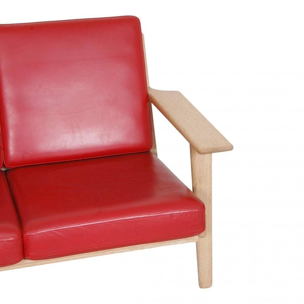 Mid-20th Century Hans J Wegner 3-personers sofa with red leather and an oak wood frame For Sale