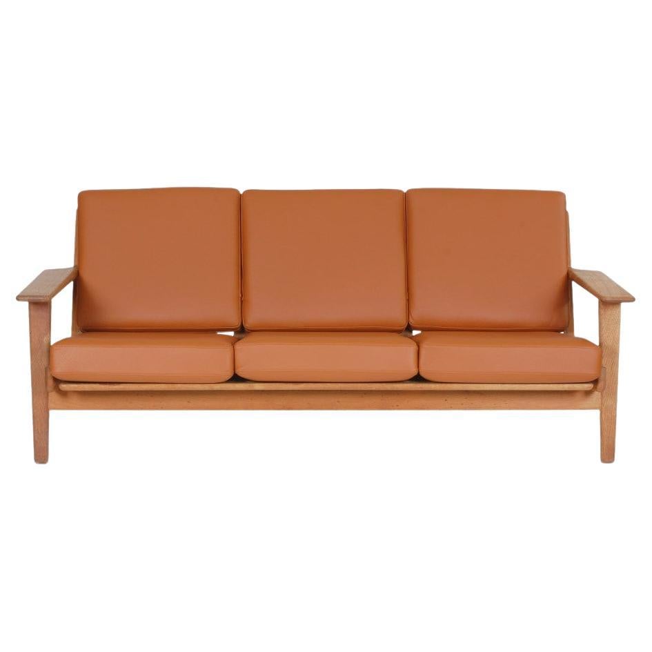 Hans J Wegner 3pers sofa, GE 290, newly upholstered with cognac bison leather For Sale
