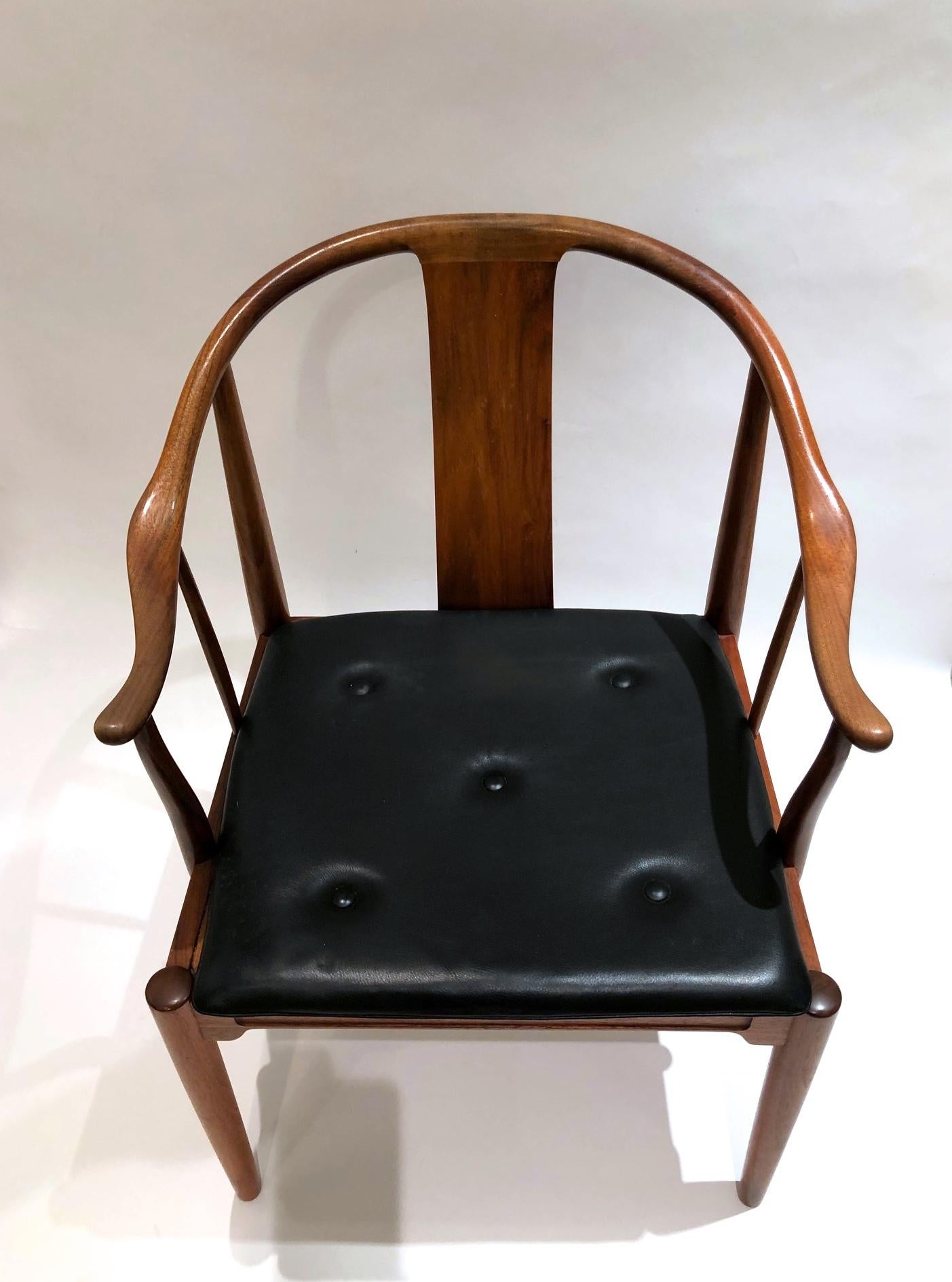 Hans J. Wegner, a 1977 Limited Edition Walnut Armchair “China Chair” For Sale 2