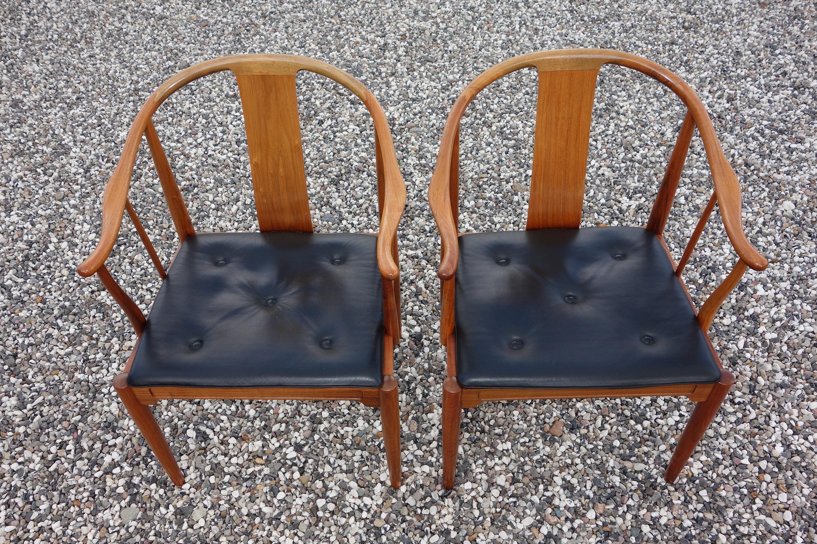 Scandinavian Modern Hans J. Wegner, a Pair of 1977 Limited Edition Walnut Armchairs “China Chairs” For Sale