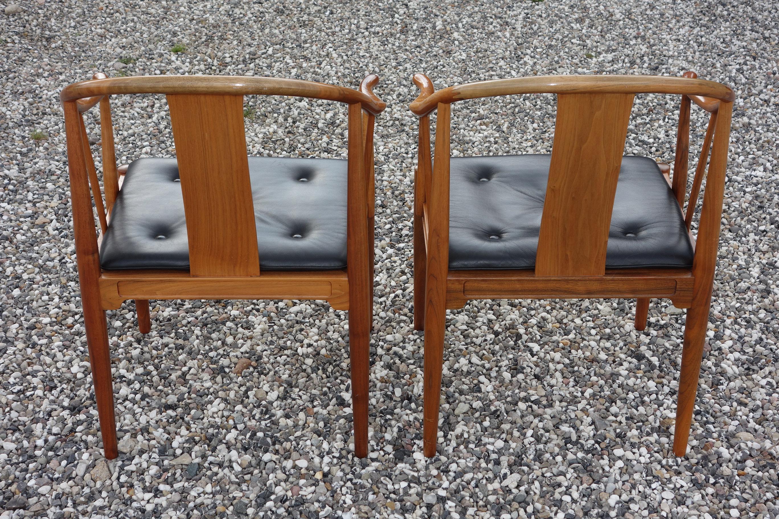 Late 20th Century Hans J. Wegner, a Pair of 1977 Limited Edition Walnut Armchairs “China Chairs” For Sale