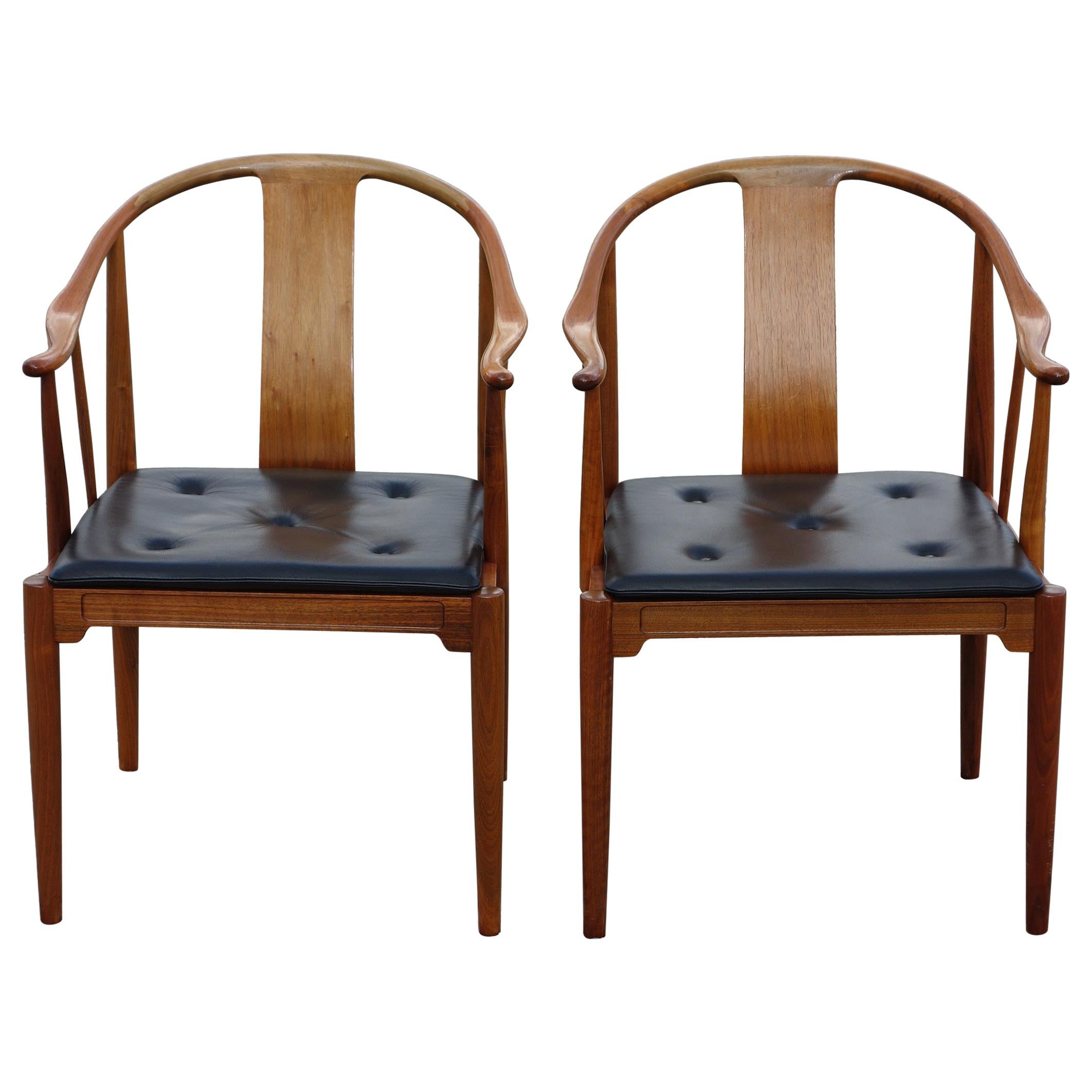 Hans J. Wegner, a Pair of 1977 Limited Edition Walnut Armchairs “China Chairs” For Sale