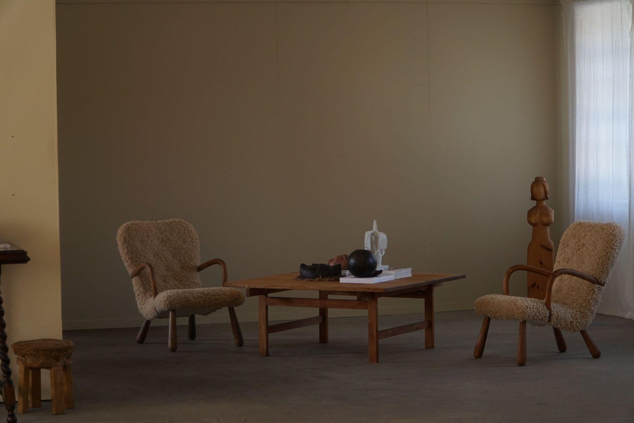Hans J. Wegner, Table basse carrée en Oak, milieu du siècle danois, années 1960 en vente 9