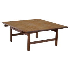 Hans J. Wegner, Mesa de centro cuadrada de roble, mediados de la década de 1960, Dinamarca