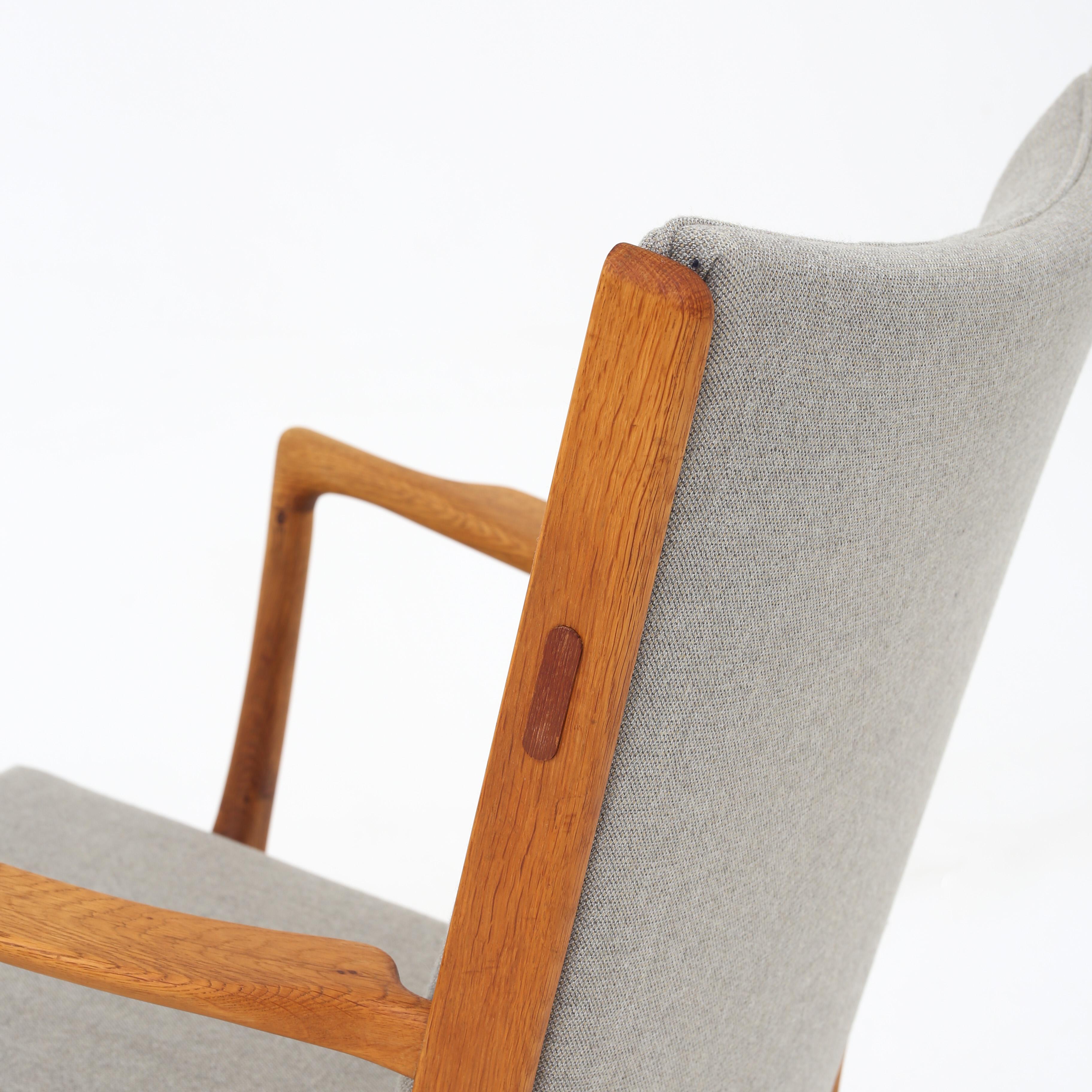 Hans J. Wegner AP 16 - Easy chair in solid, patinated oak. Newly upholstered in textile (Capture 5103). maker AP Stolen.