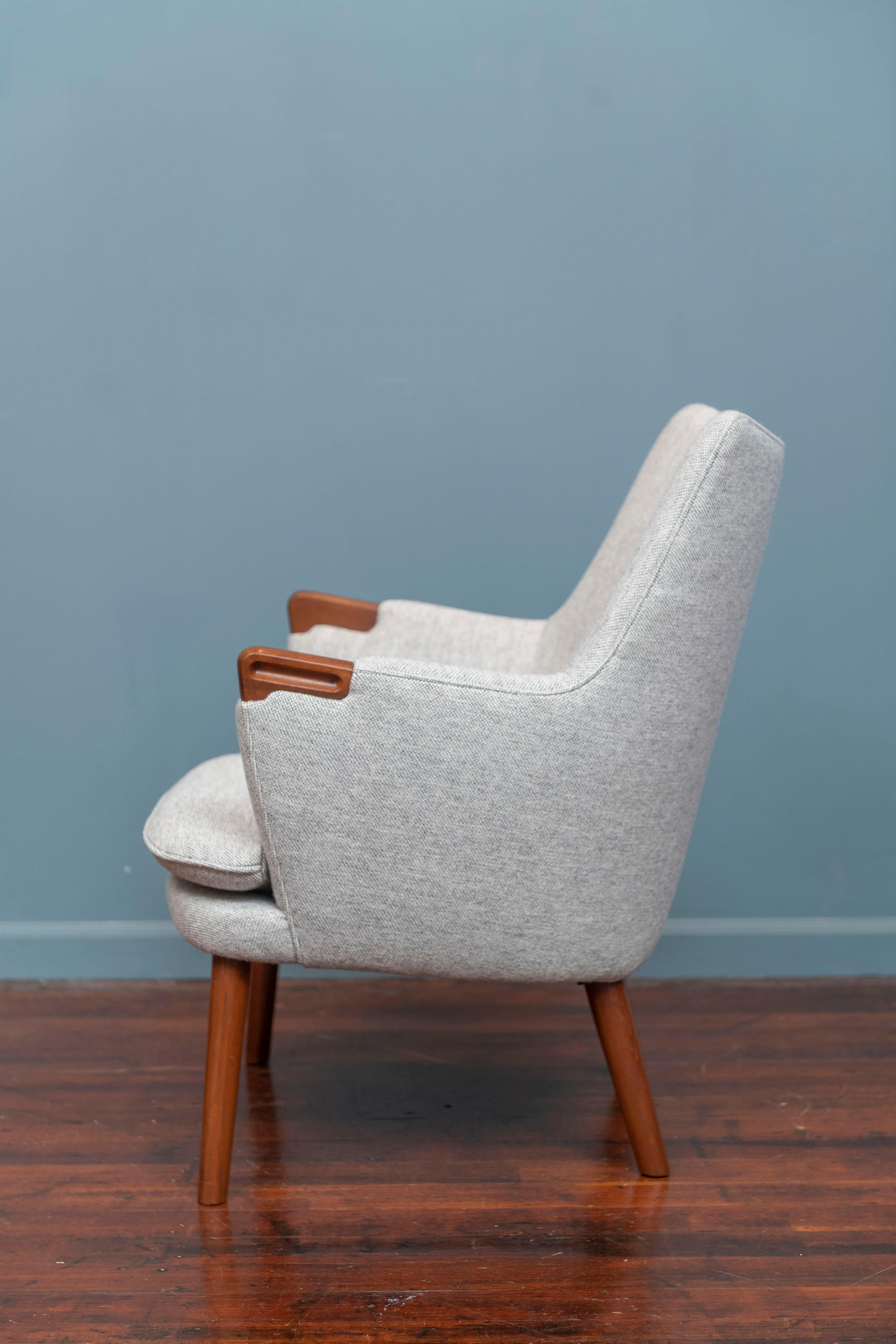 Hans J. Wegner AP-20 Lounge Chair In Good Condition In San Francisco, CA