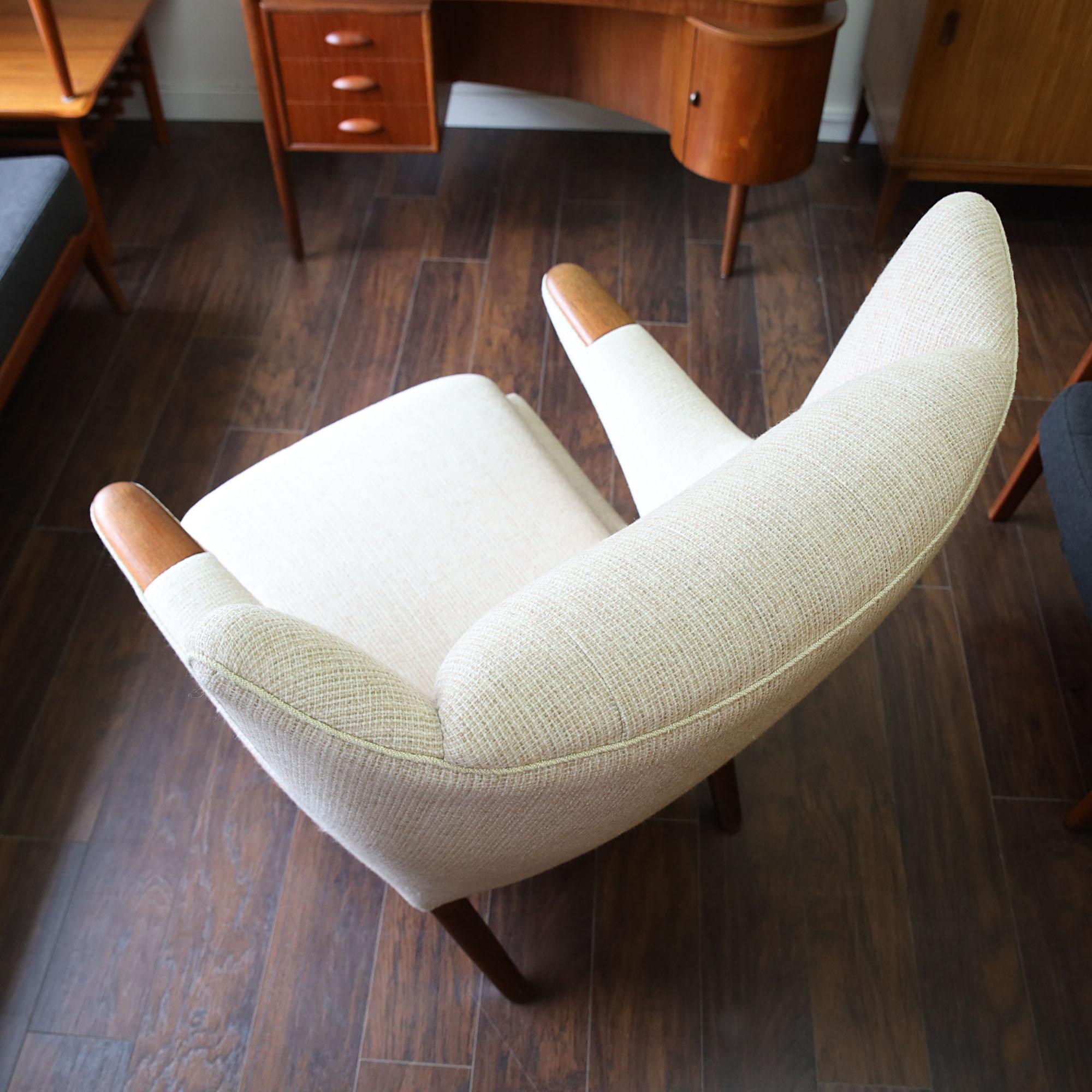 Hans J. Wegner Ap19 Papa Bear Chair For Sale 6