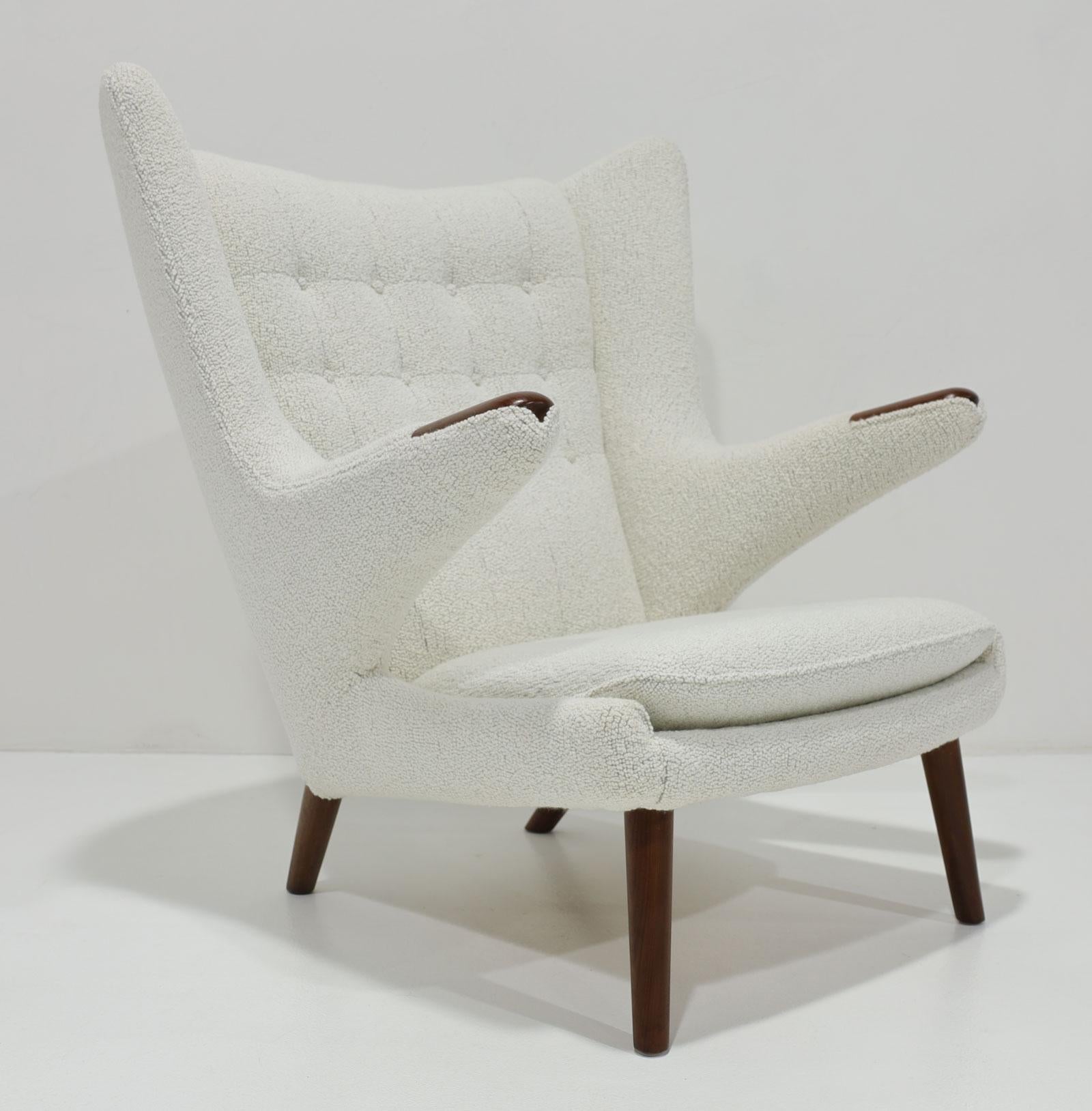 Papa-Bär-Stuhl von Hans J. Wegner AP19  (Skandinavische Moderne) im Angebot