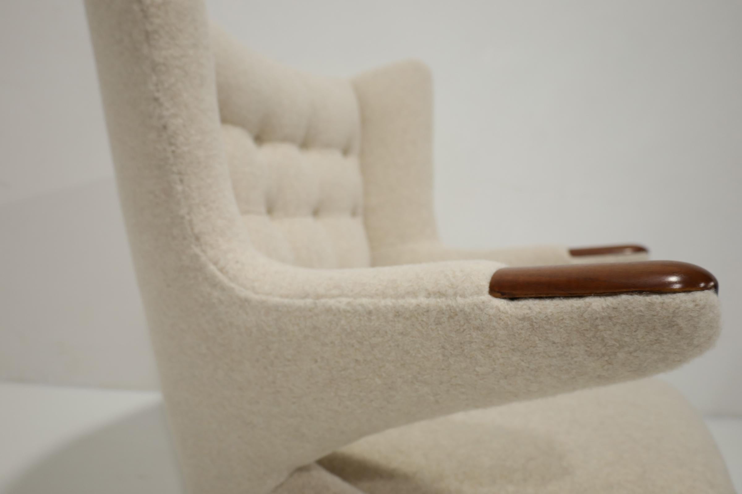 Danish Hans J. Wegner AP19 Papa Bear Chair in Holly Hunt Alpaca For Sale