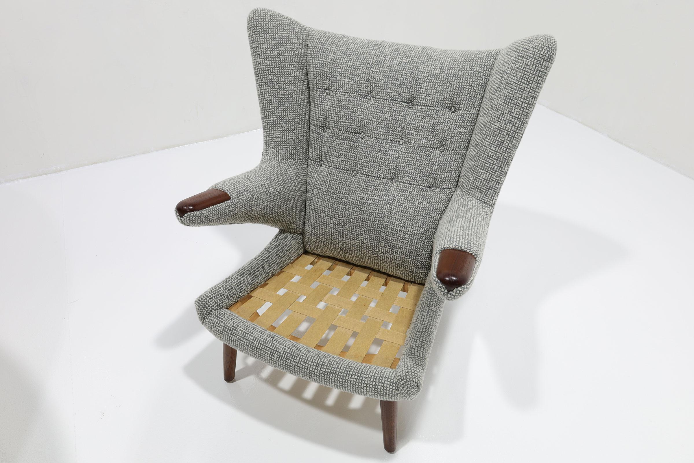 Hans J. Wegner AP19 Papa Bear Chair in Maharam Wool Boucle' For Sale 3