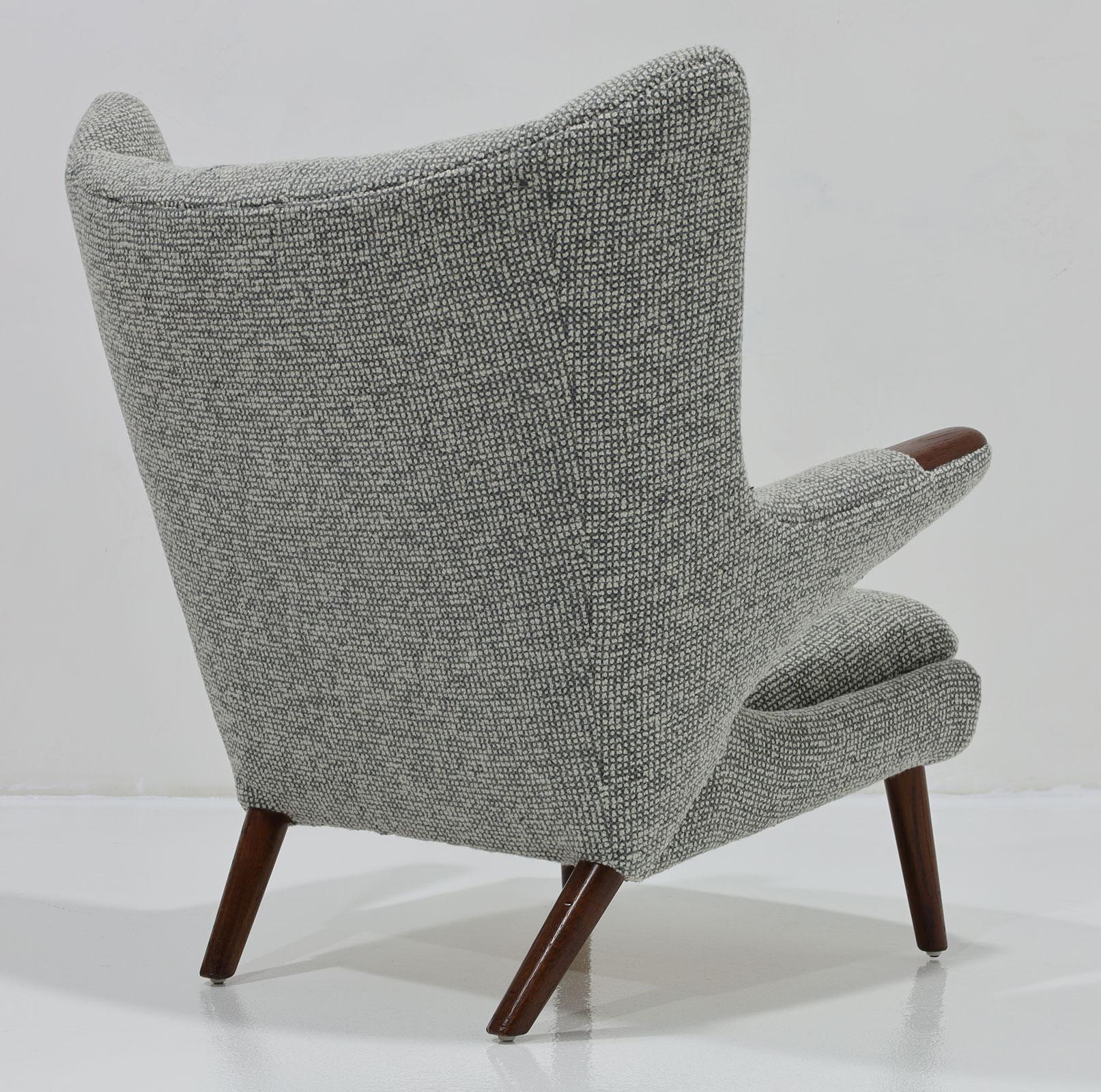 Hans J. Wegner AP19 Papa Bear Chair in Maharam Wool Boucle' In Good Condition For Sale In Dallas, TX