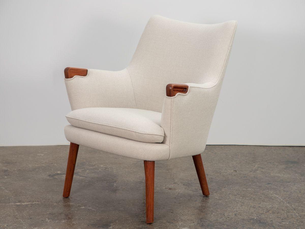Hans J. Wegner AP20 Easy Chair In Good Condition For Sale In Brooklyn, NY