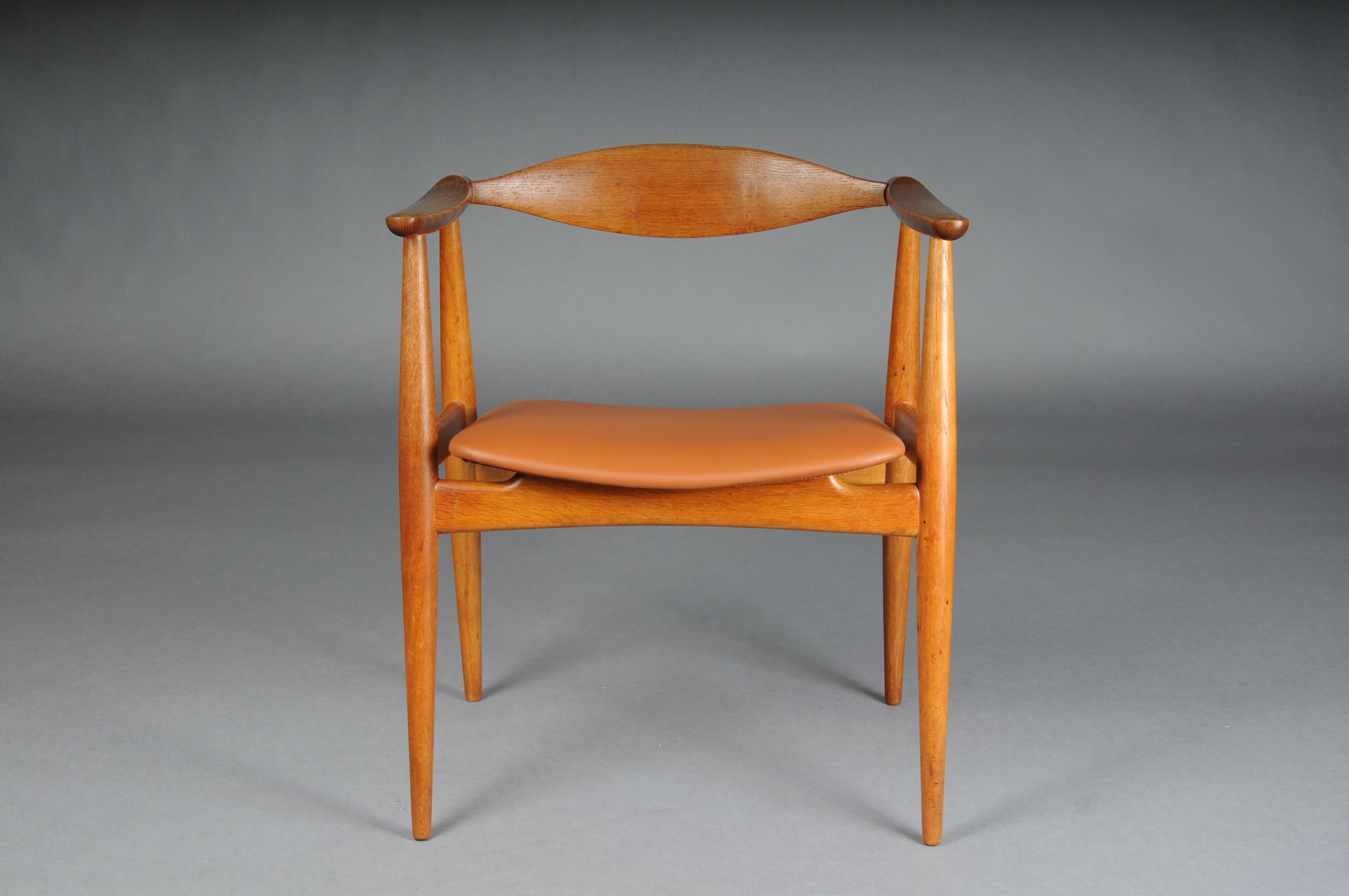 HANS J. WEGNER. Armchair, Teak/leather, Model CH-35, Carl Hansen & Son, Denmark.

Very rare chair by Hans Wegner, manufactured by Carl Hansen and Son, model CH35.

An absolute design classic with a very high recognition value.

The seat has been