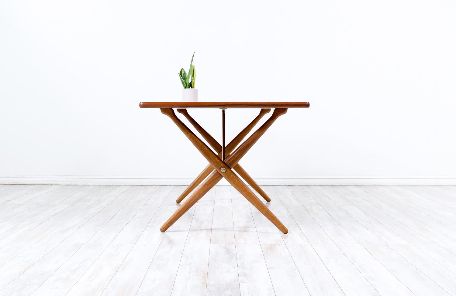 Hans J. Wegner AT-303 “Sabre” Dining Table for Andreas Tuck In Excellent Condition For Sale In Los Angeles, CA