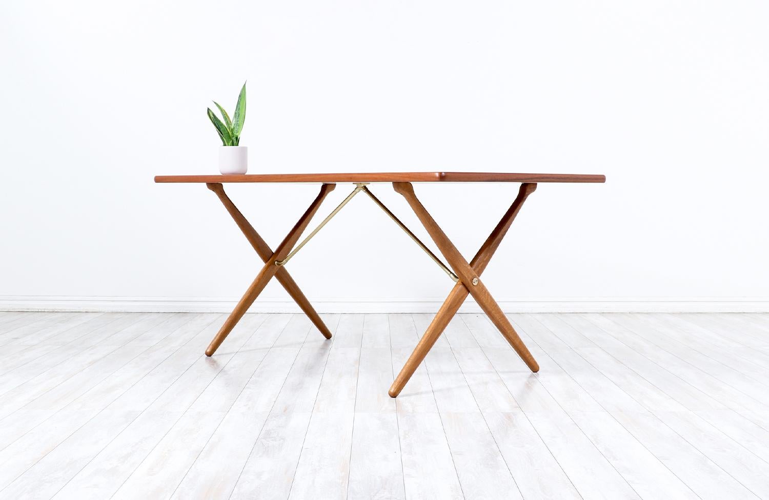 Mid-20th Century Hans J. Wegner AT-303 “Sabre” Dining Table for Andreas Tuck For Sale