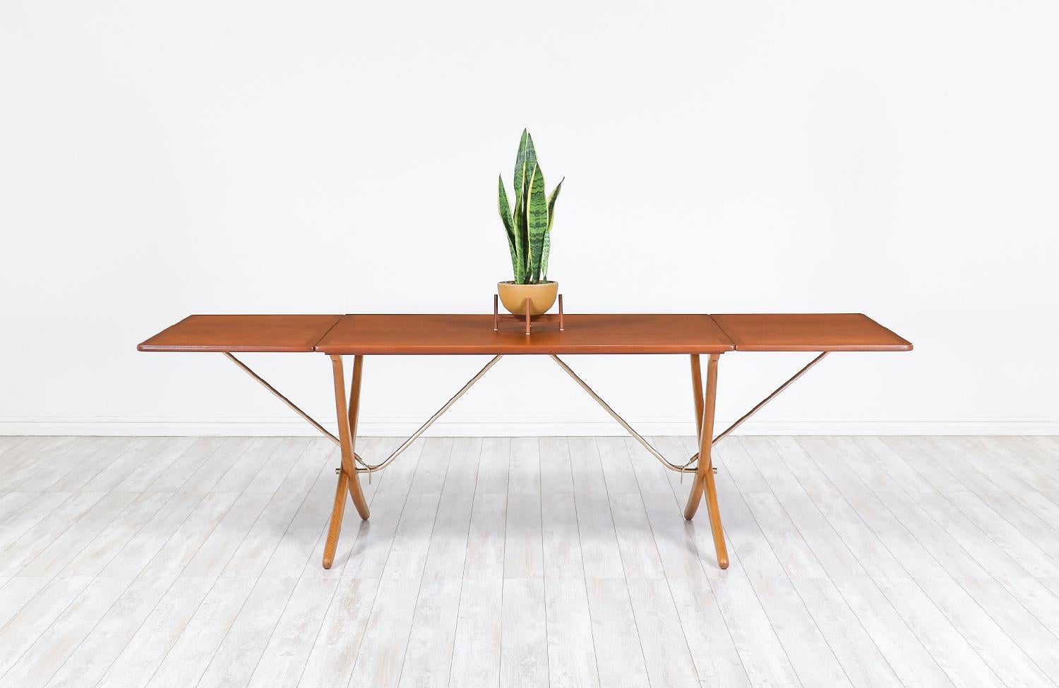 Hans J. Wegner AT 304 “Sabre” Dining Table for Andreas Tuck In Excellent Condition In Los Angeles, CA