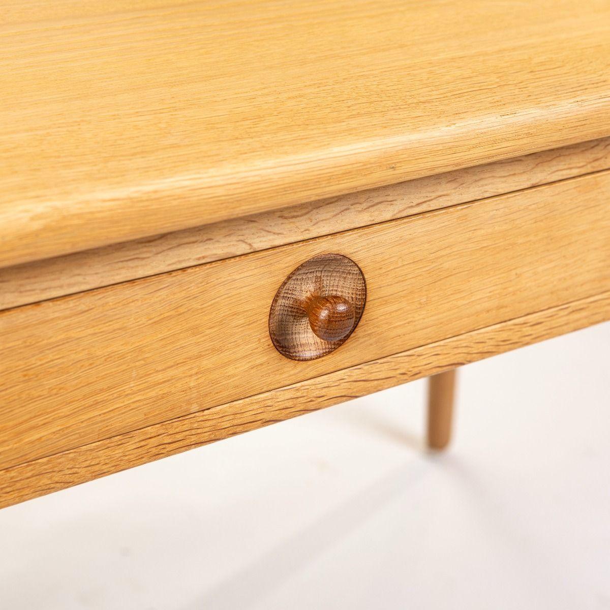 Hans J. Wegner AT-305 Desk in Oak for Andreas Tuck For Sale 4