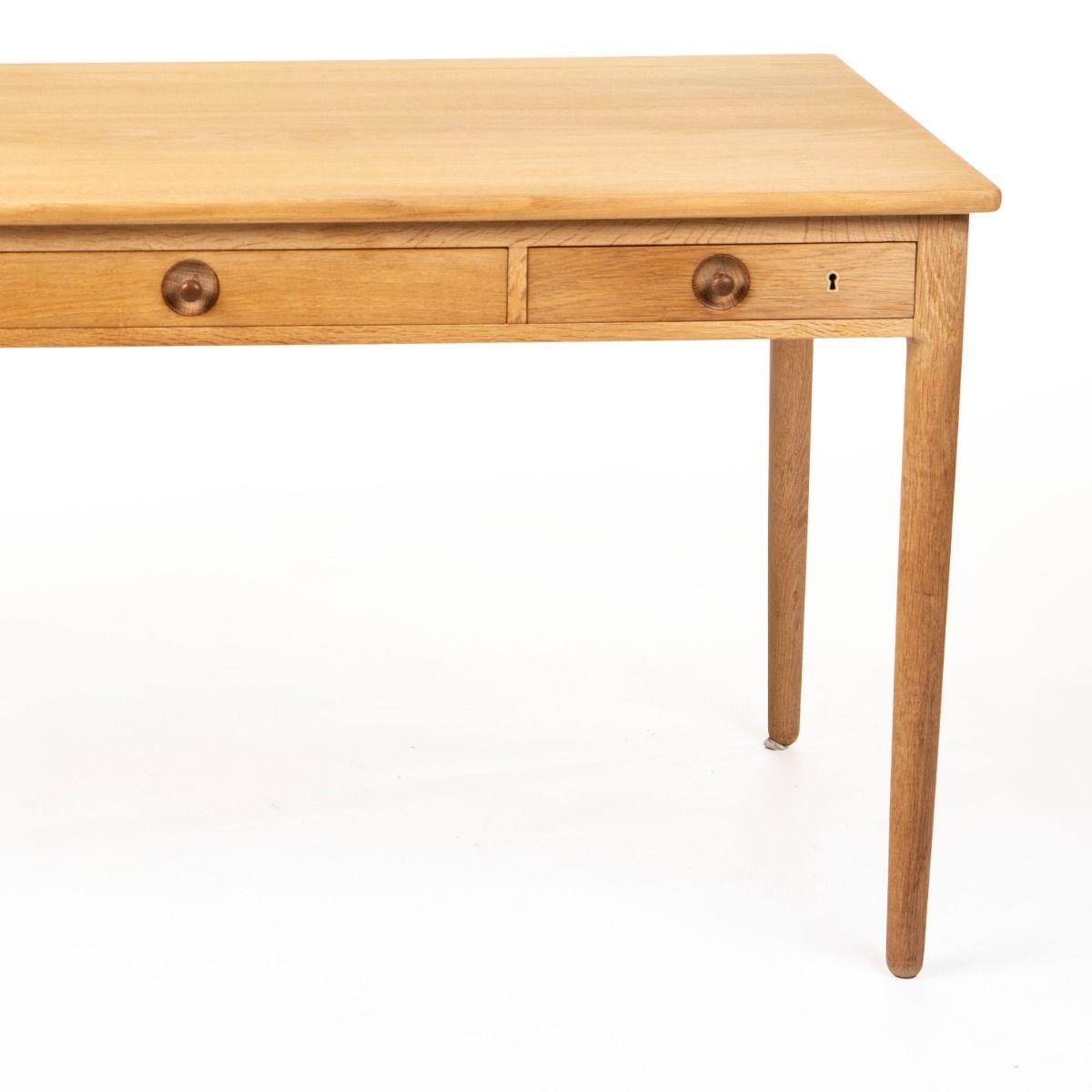Hans J. Wegner AT-305 Desk in Oak for Andreas Tuck For Sale 5