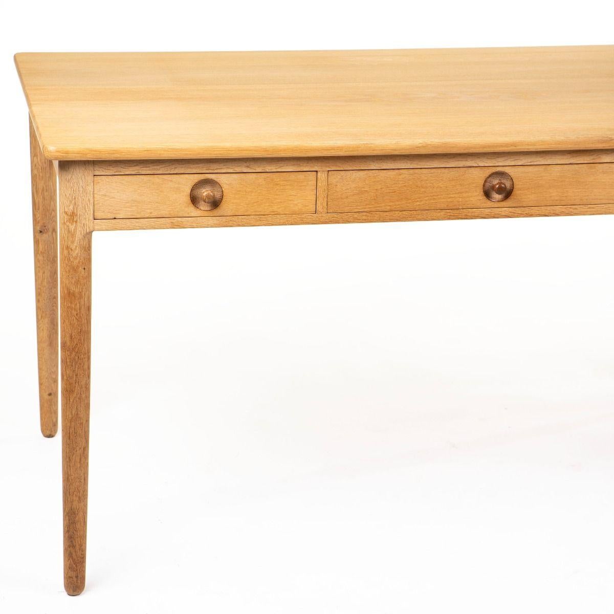 Hans J. Wegner AT-305 Desk in Oak for Andreas Tuck For Sale 1