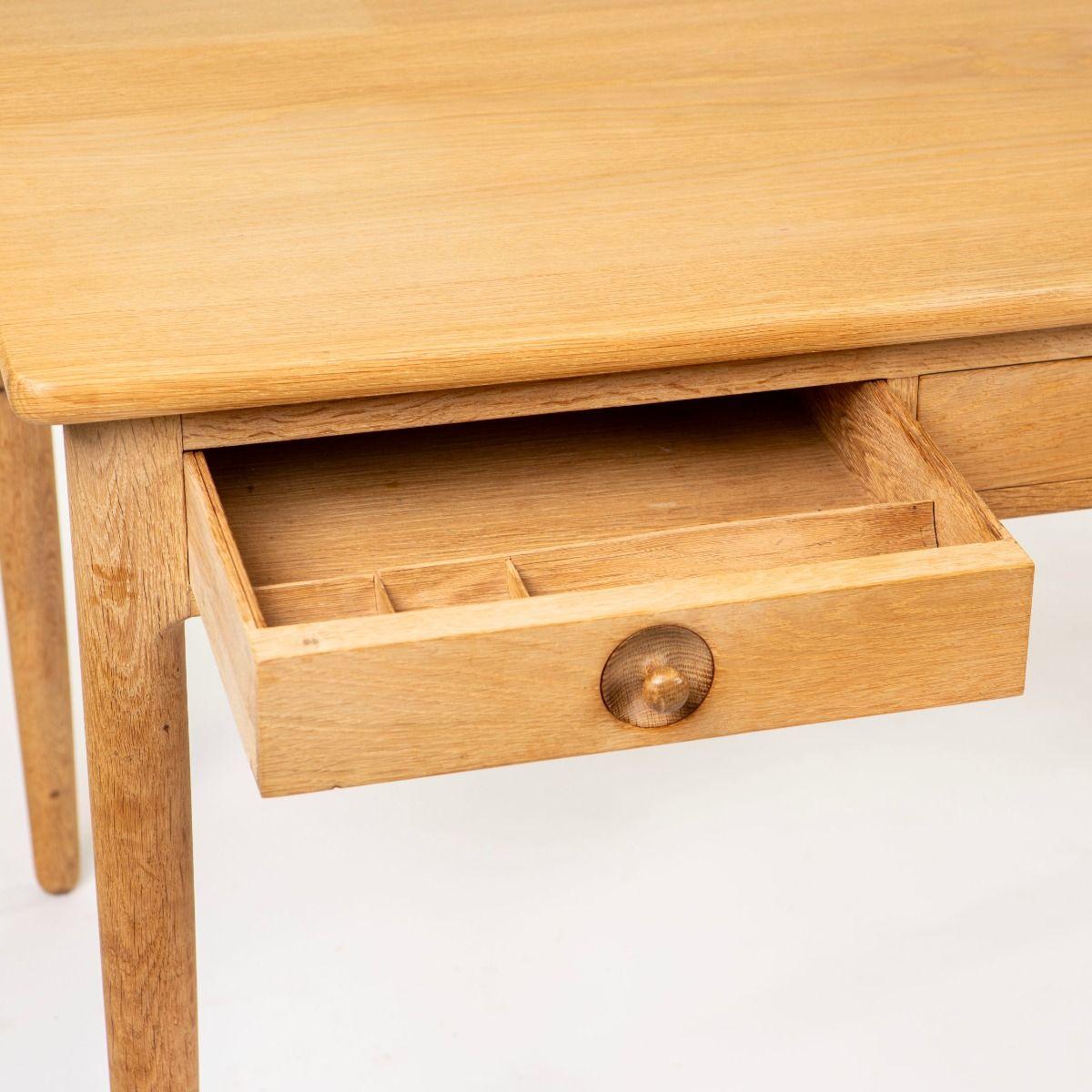 Hans J. Wegner AT-305 Desk in Oak for Andreas Tuck For Sale 2