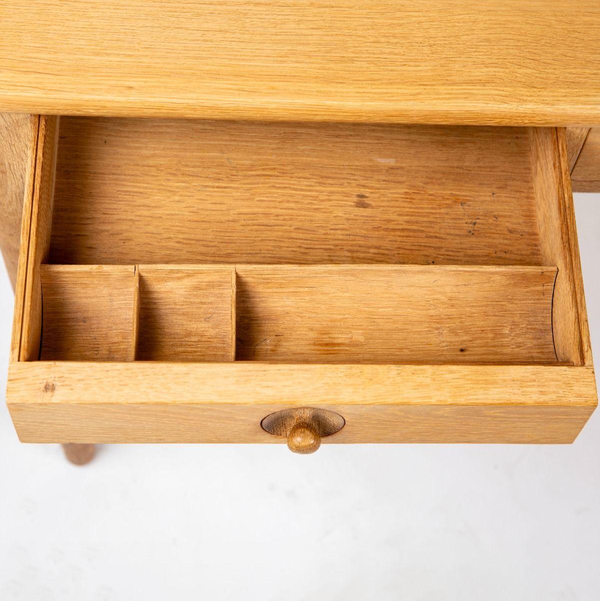 Hans J. Wegner AT-305 Desk in Oak for Andreas Tuck For Sale 3