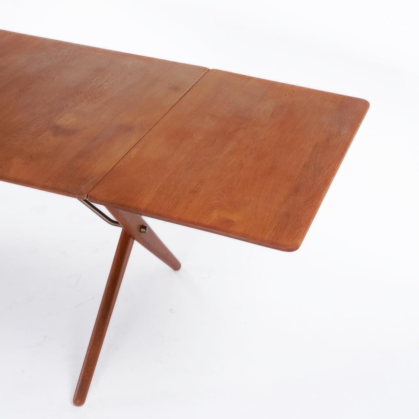 Danish Hans J. Wegner AT 309 Drop leaf table For Sale