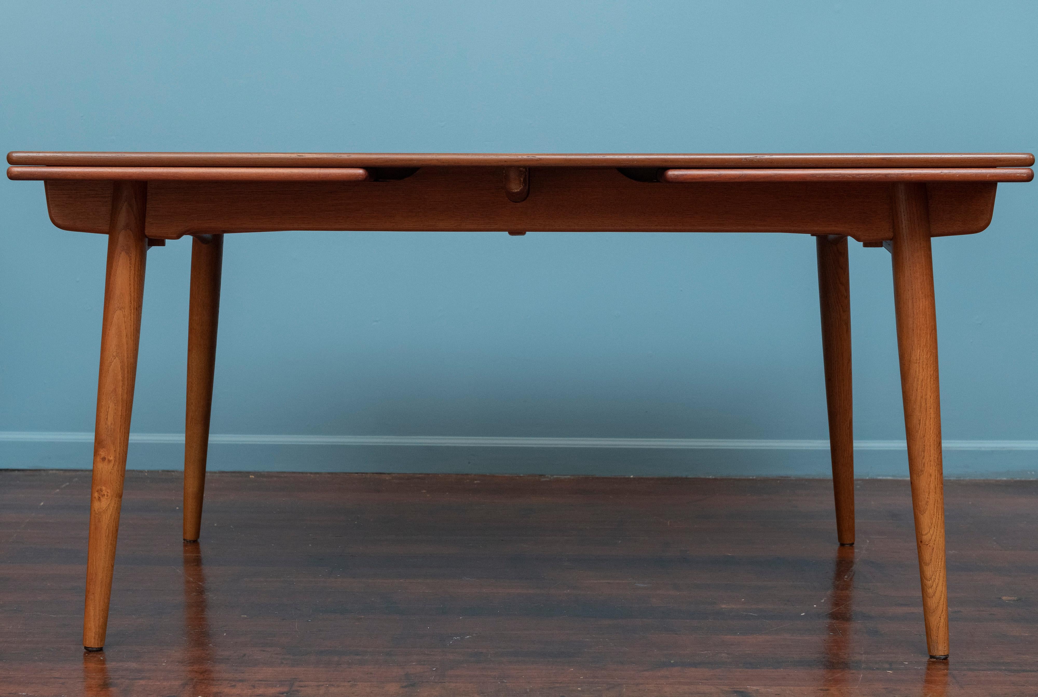 Hans J. Wegner AT-312 Dining Table for Andreas Tuck In Good Condition For Sale In San Francisco, CA