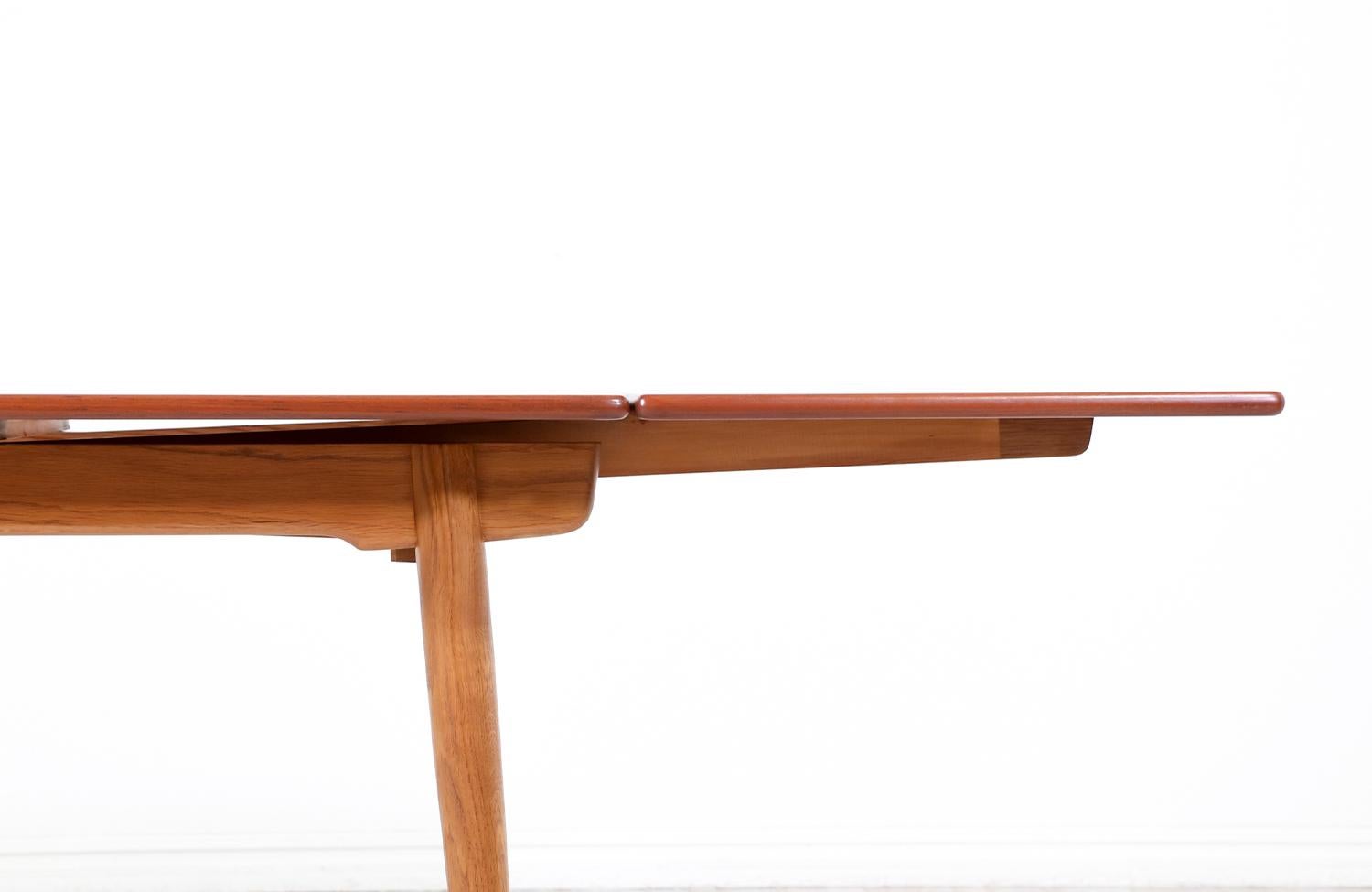 Chêne Table de salle à manger en teck sculpté Hans J. Wegner AT-312 pour Andreas Tuck en vente