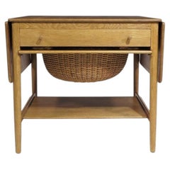 Hans J. Wegner AT-33 Nähender Beistelltisch mit ausklappbarer Platte aus weißer Eiche, restauriert