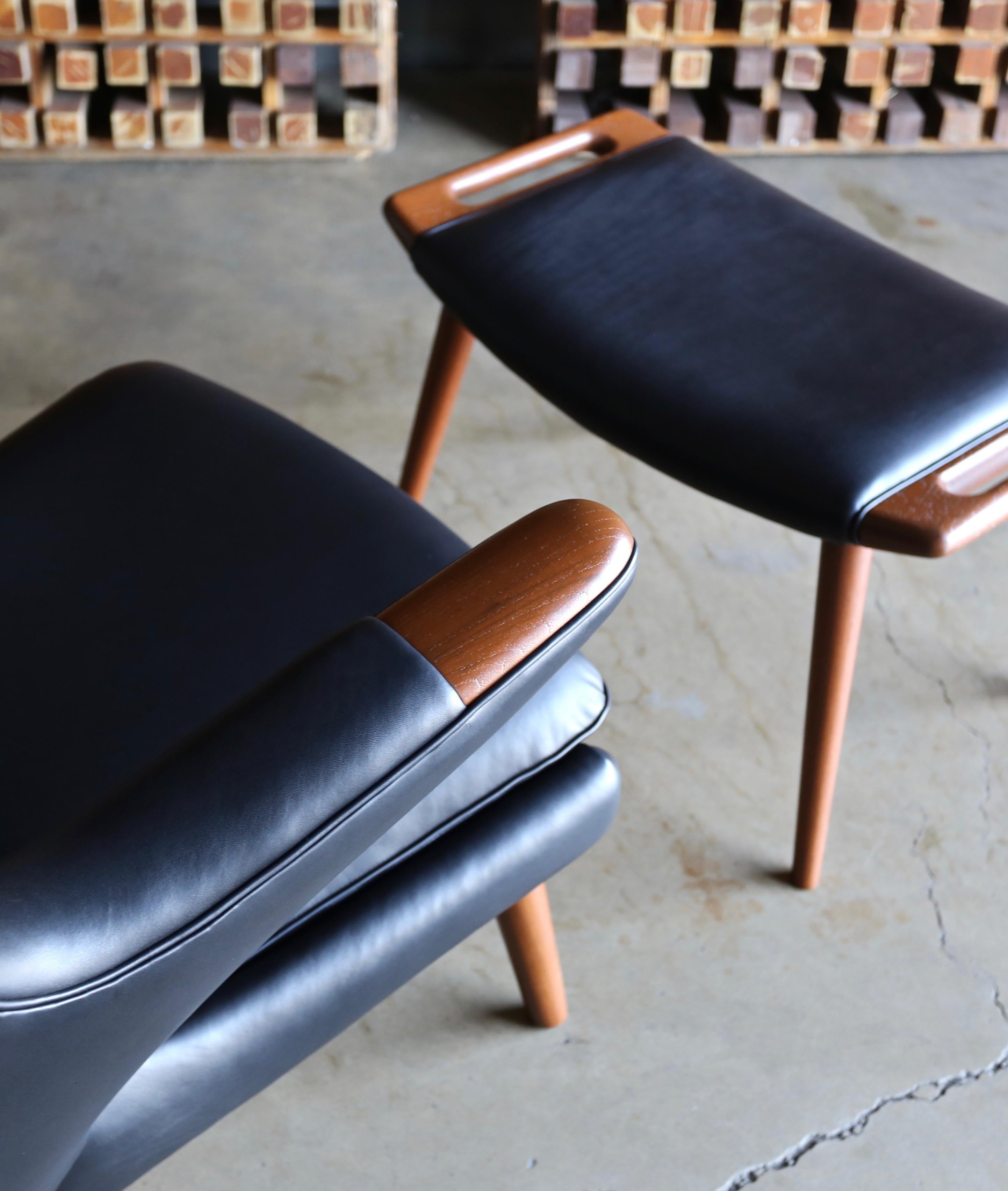 Hans J. Wegner Black Leather Papa Bear Chair and Ottoman for A.P. Stolen In Good Condition In Costa Mesa, CA