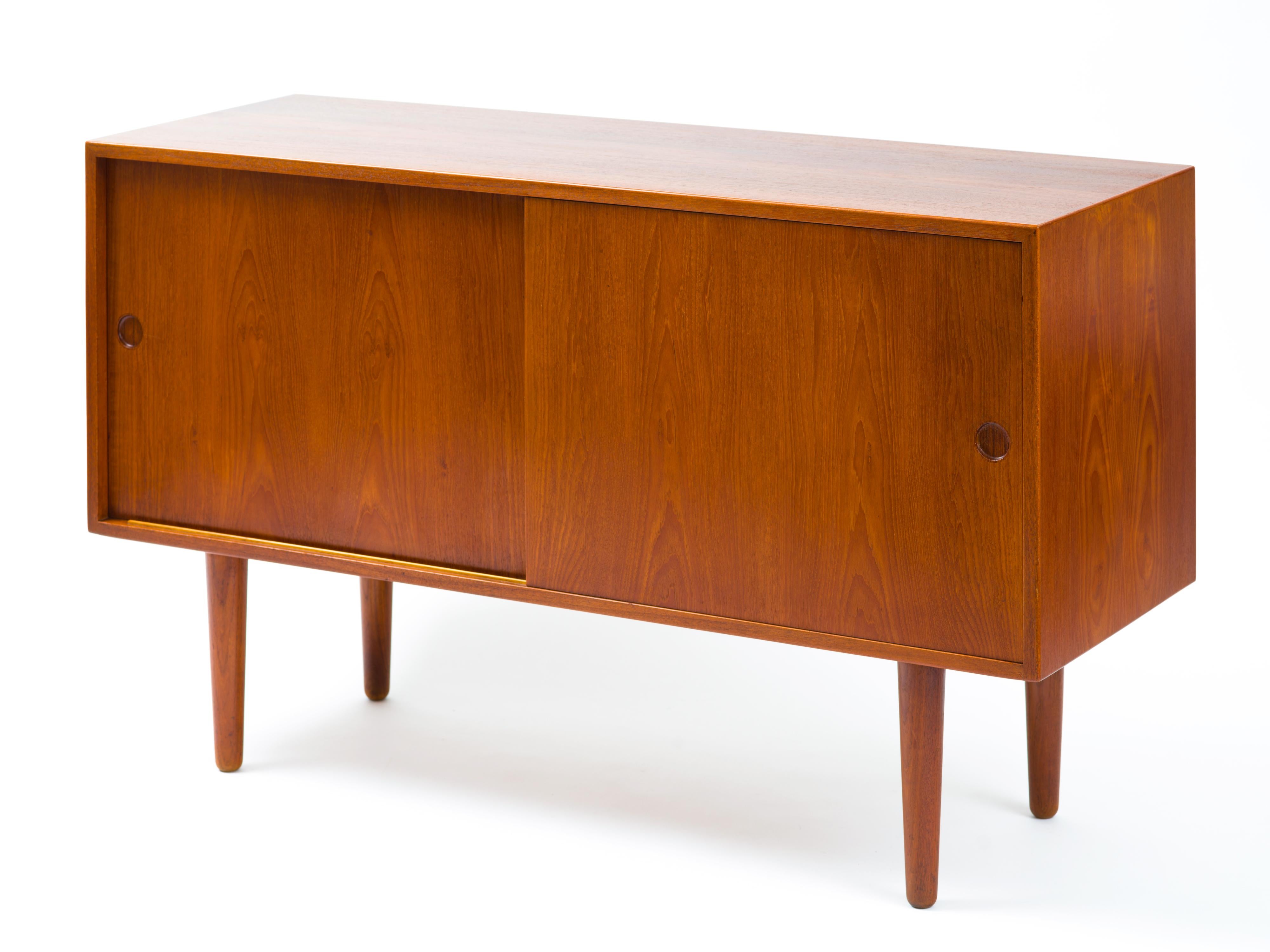 Hans J. Wegner, Schrank aus Teakholz, Johannes Hansen, Schreiner, um 1960 im Zustand „Gut“ im Angebot in Brooklyn, NY