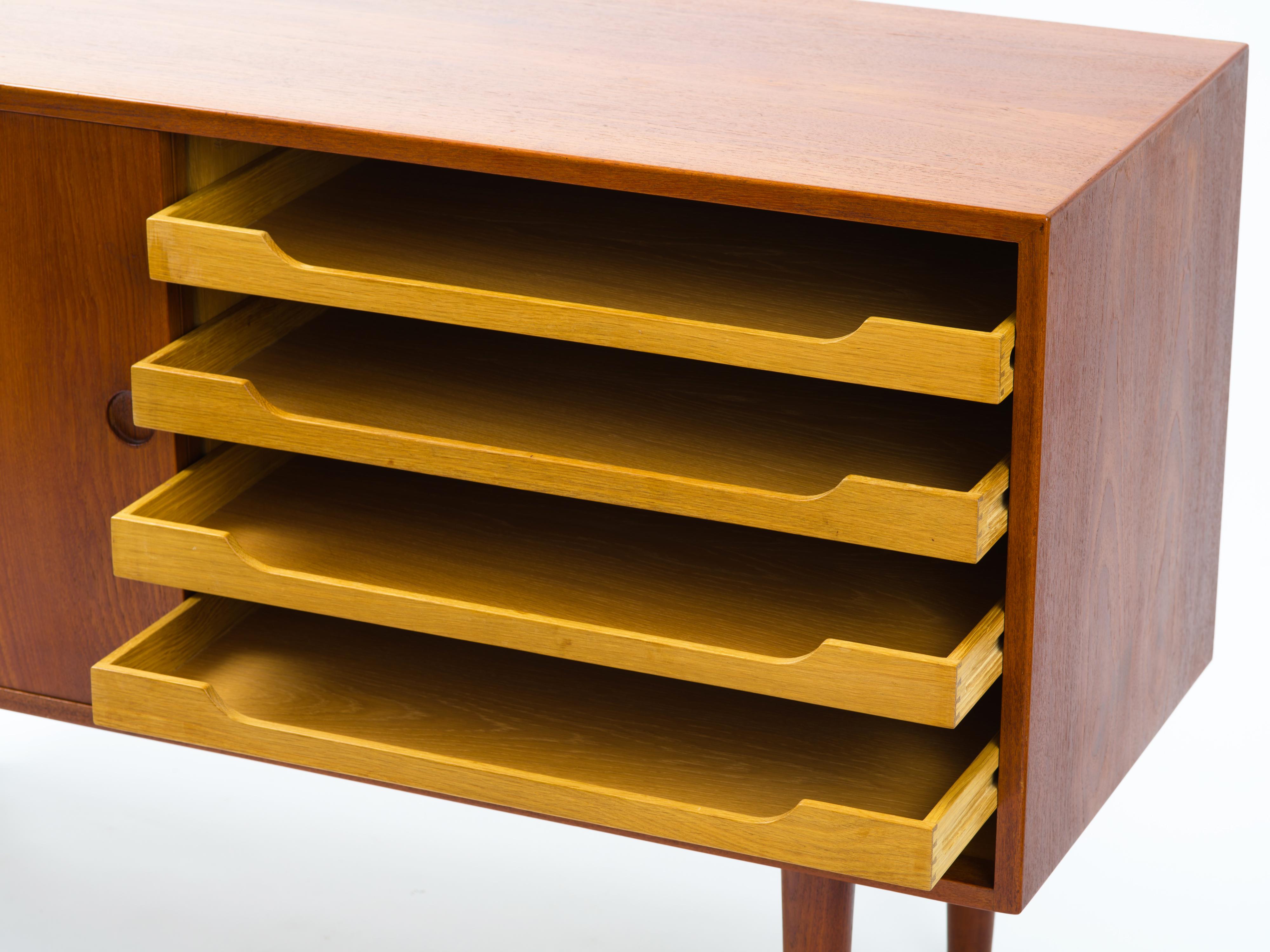 Hans J. Wegner, Schrank aus Teakholz, Johannes Hansen, Schreiner, um 1960 im Angebot 2