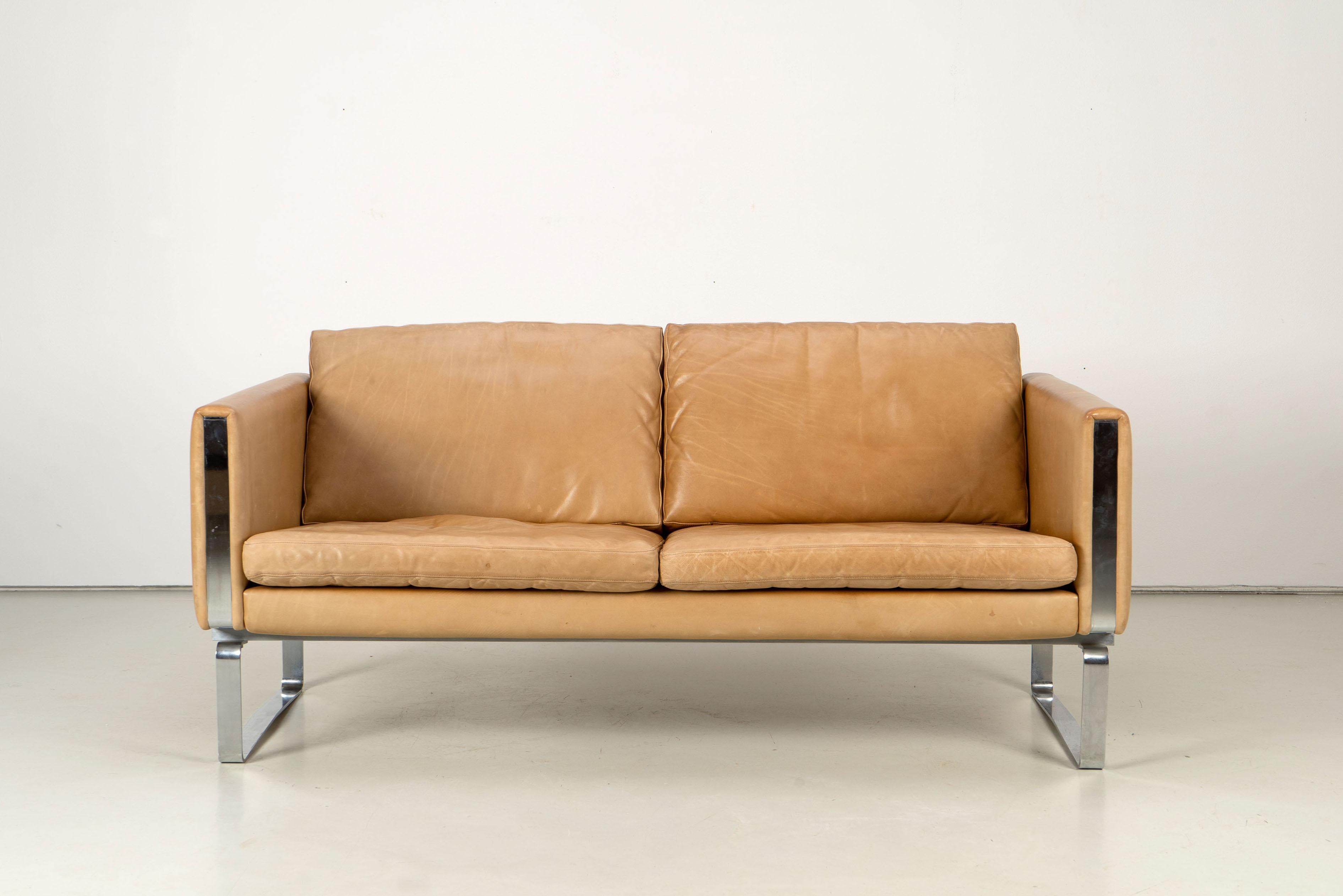 Scandinavian Modern Hans J. Wegner Ch-102 2-Seater Leather Sofa, Carl Hansen, 1970s For Sale