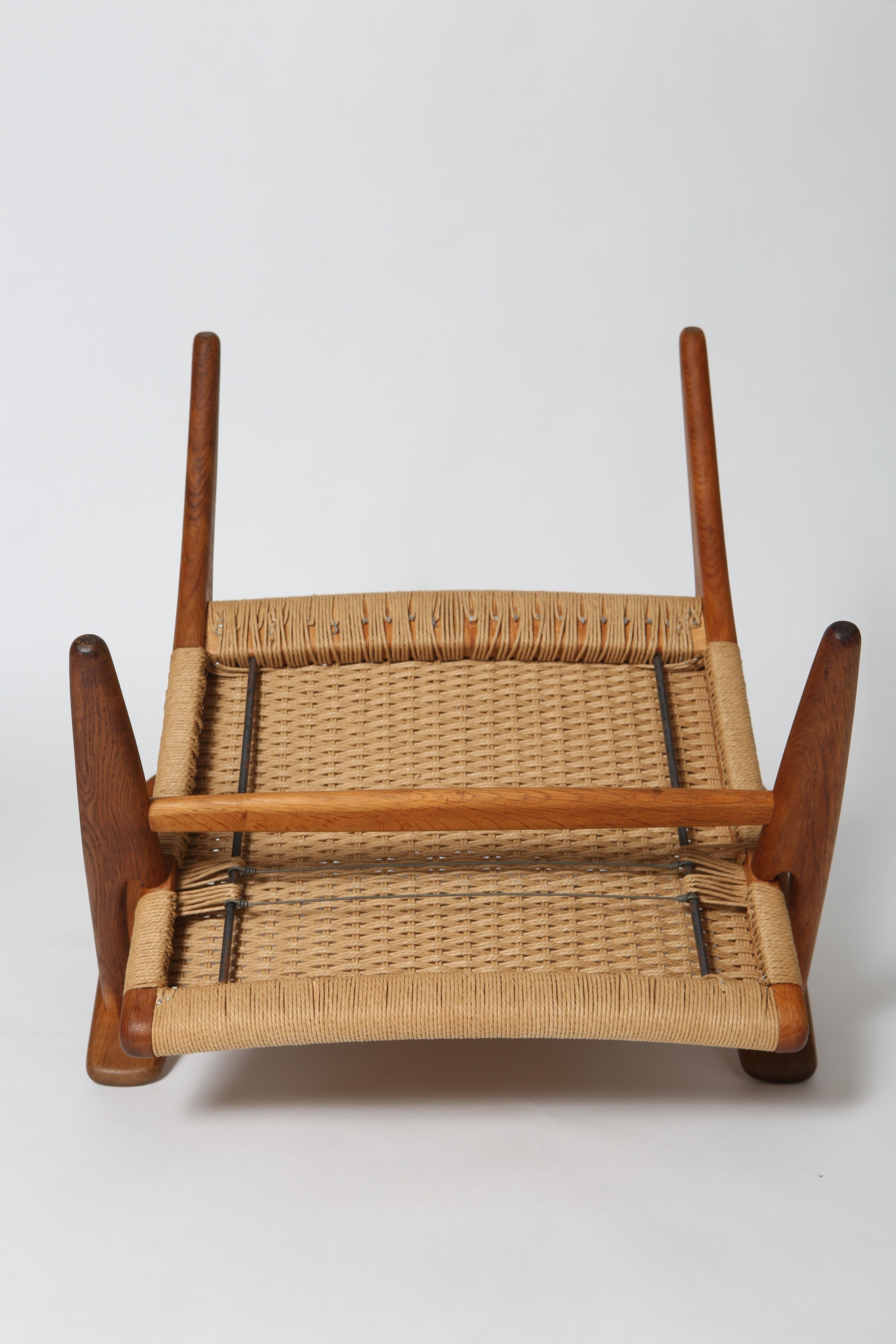 Danish Hans J Wegner CH 25 Lounge Chair