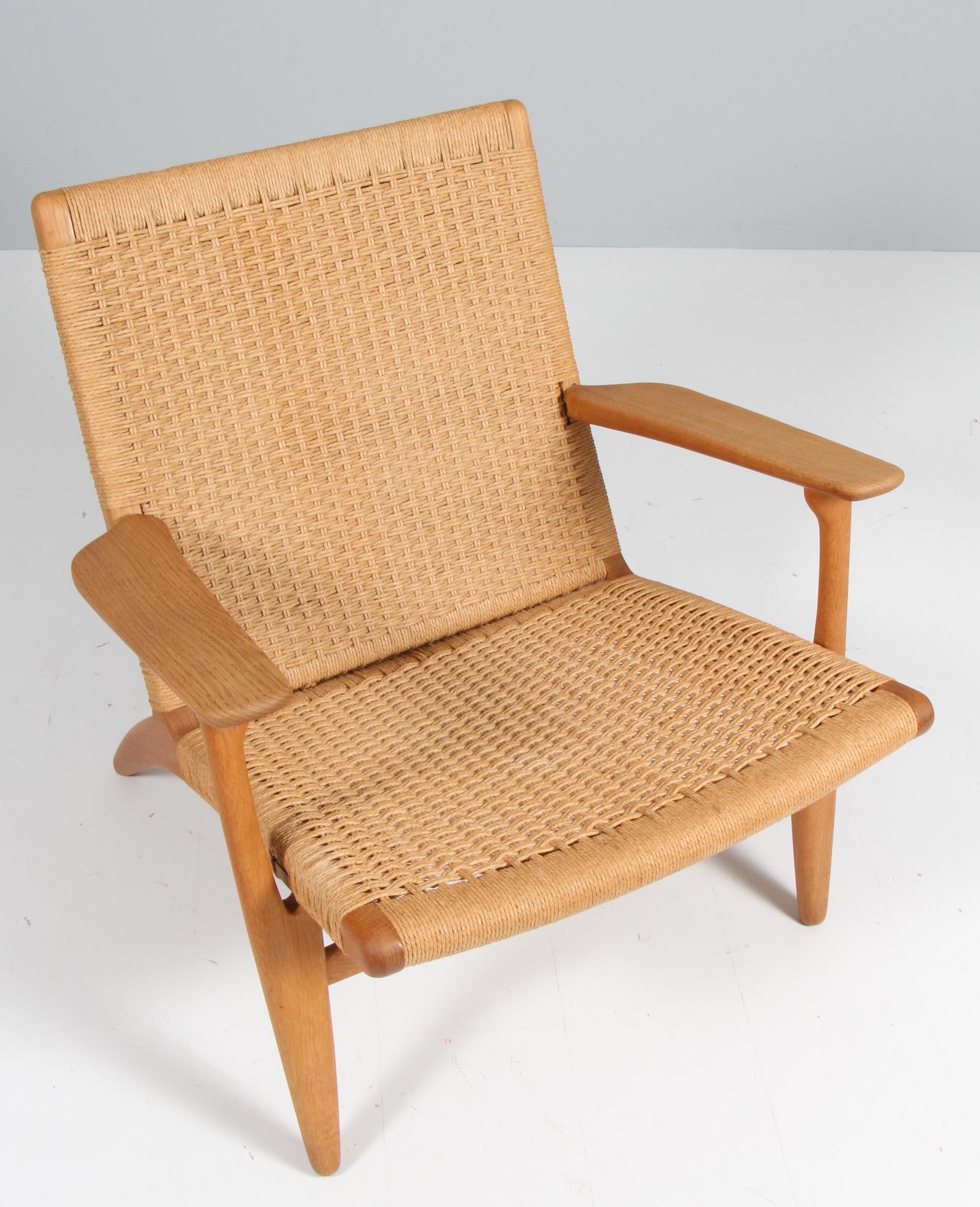 Hans J. Wegner

CH-25 lounge chair, 1950

Produced by Carl Hansen & Son, Copenhagen, Denmark. Oiled, patinated oak frame with original paper cord.
This is an early example of this iconic design in fantastic condition.