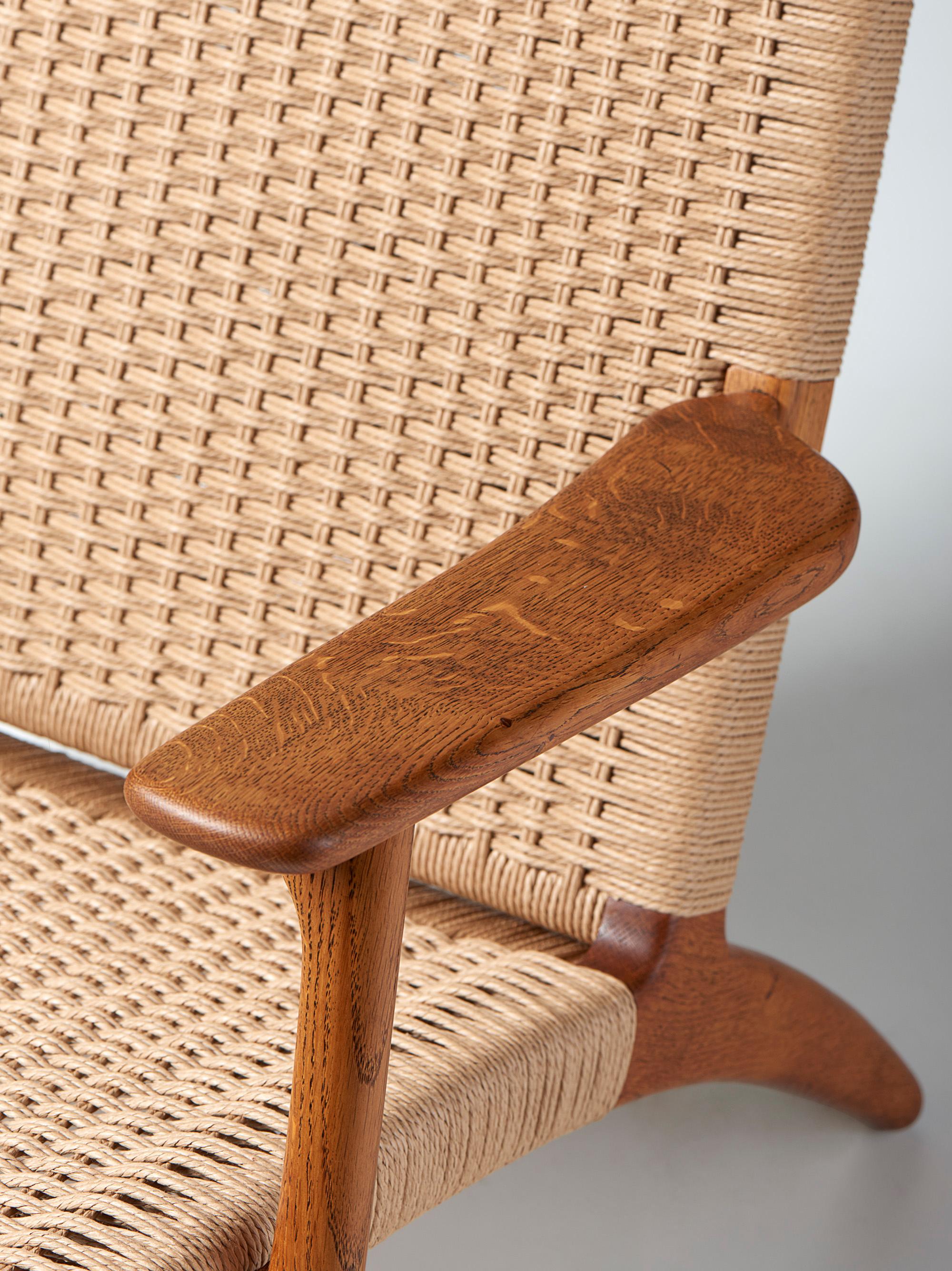 Hans J. Wegner CH-25 Oak Lounge Chair, 1950 In Excellent Condition For Sale In London, England