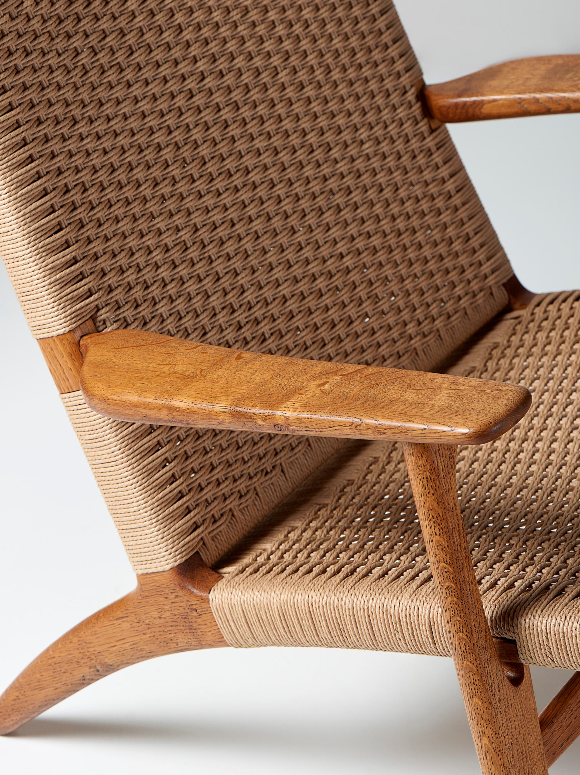 Hans J. Wegner CH-25 Oak Lounge Chair, 1950 For Sale 1