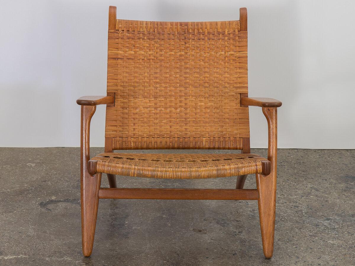 Hans J. Wegner CH-27 Oak Lounge Chair with Woven Rattan Seat In Good Condition For Sale In Brooklyn, NY
