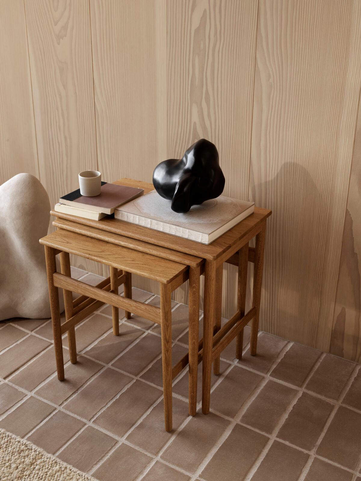 Danish Hans J. Wegner CH004 Nesting Tables Oak Oil for Carl Hansen For Sale